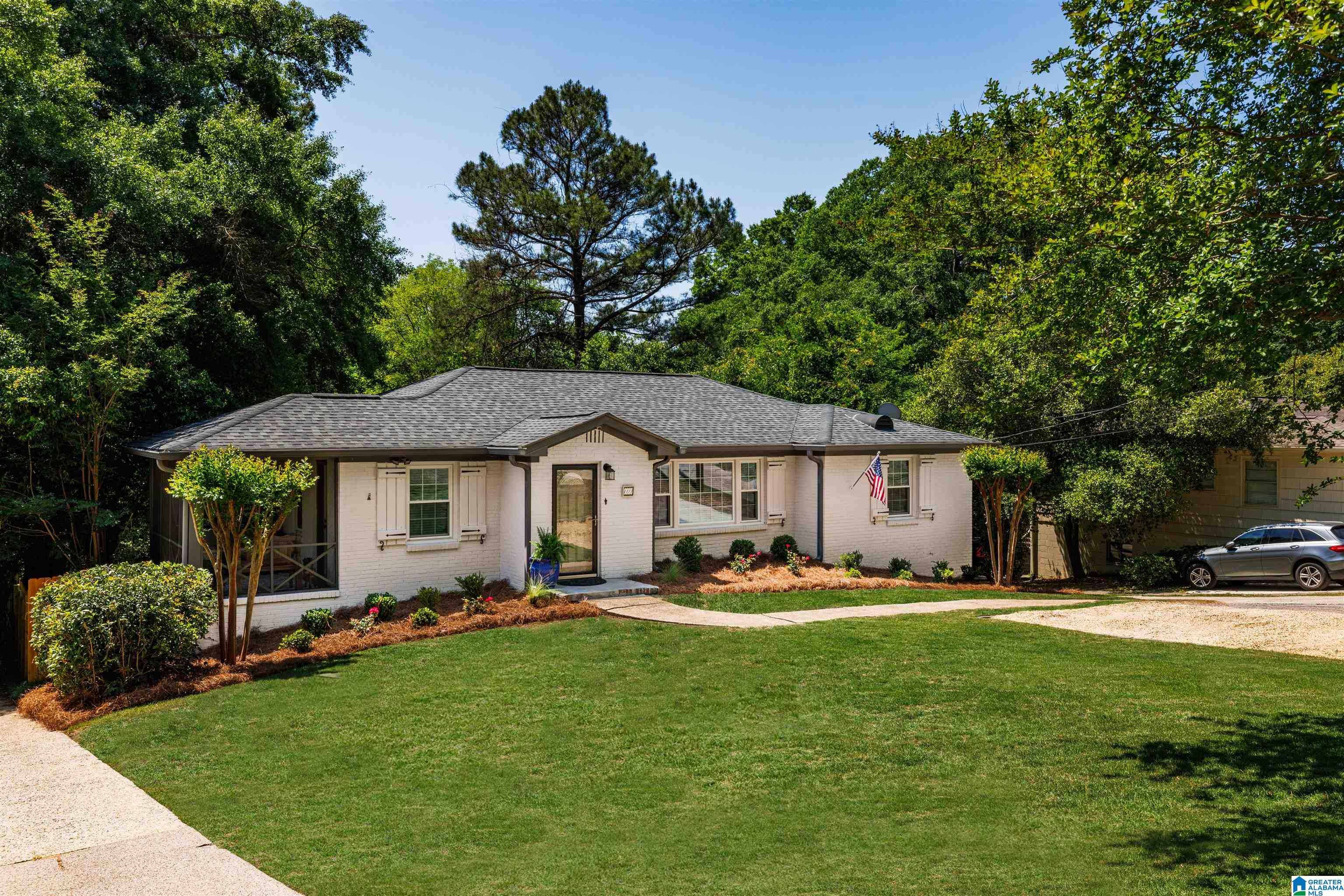 1111 GLADSTONE AVENUE