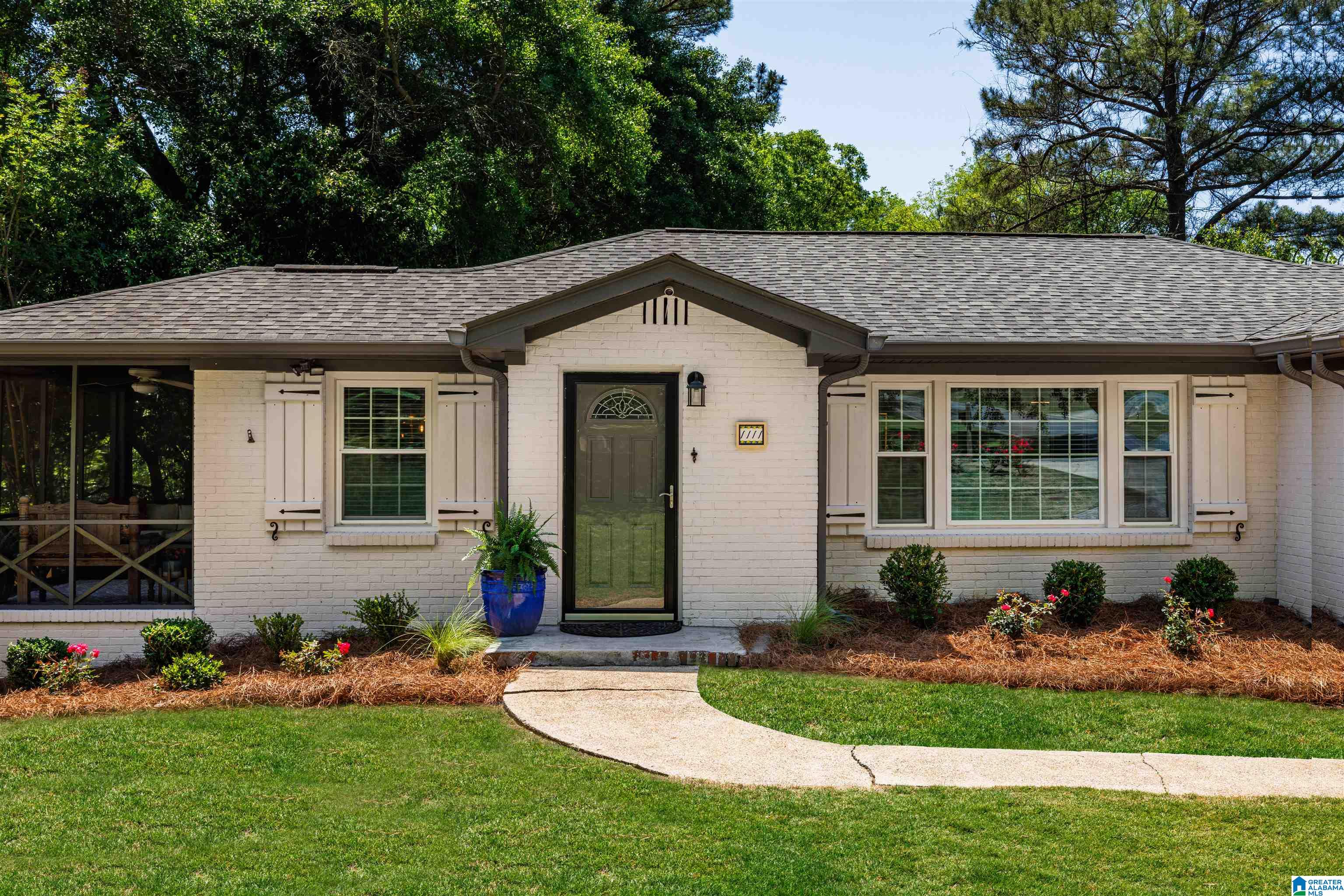 1111 GLADSTONE AVENUE