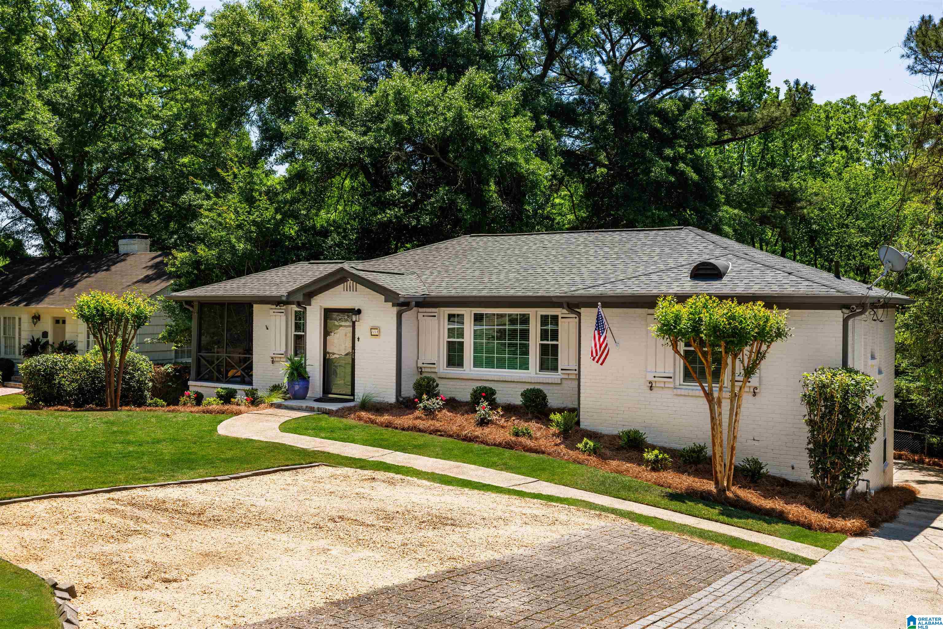 1111 GLADSTONE AVENUE