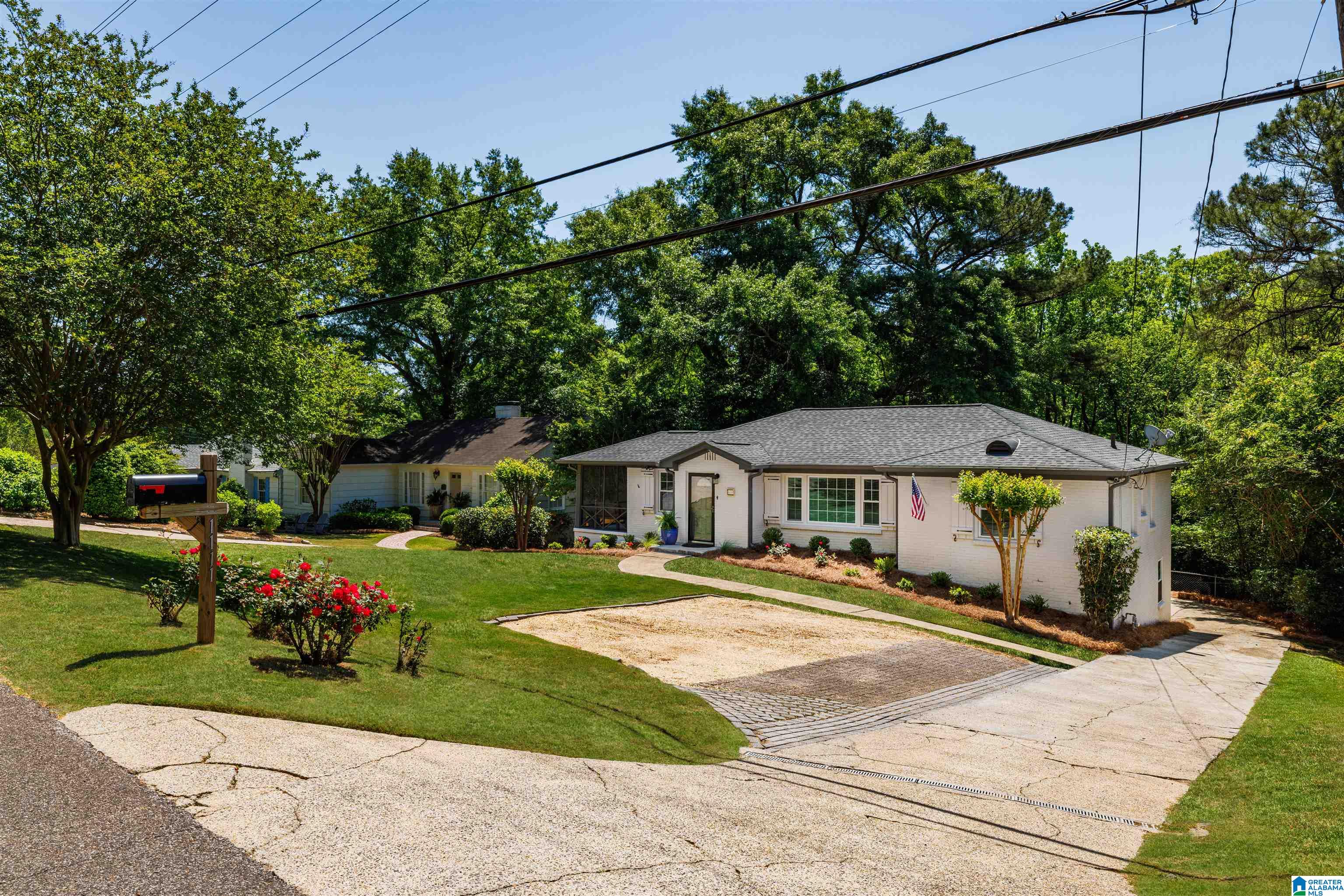 1111 GLADSTONE AVENUE