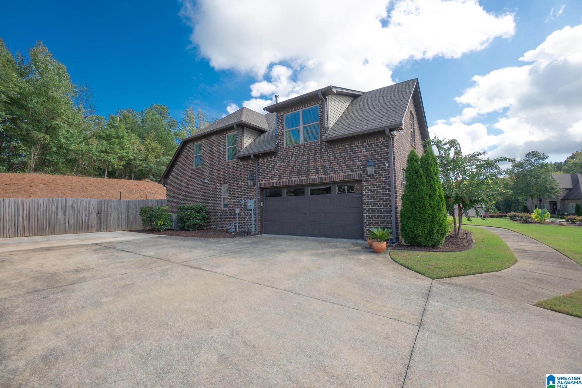 224 GREY OAKS COURT