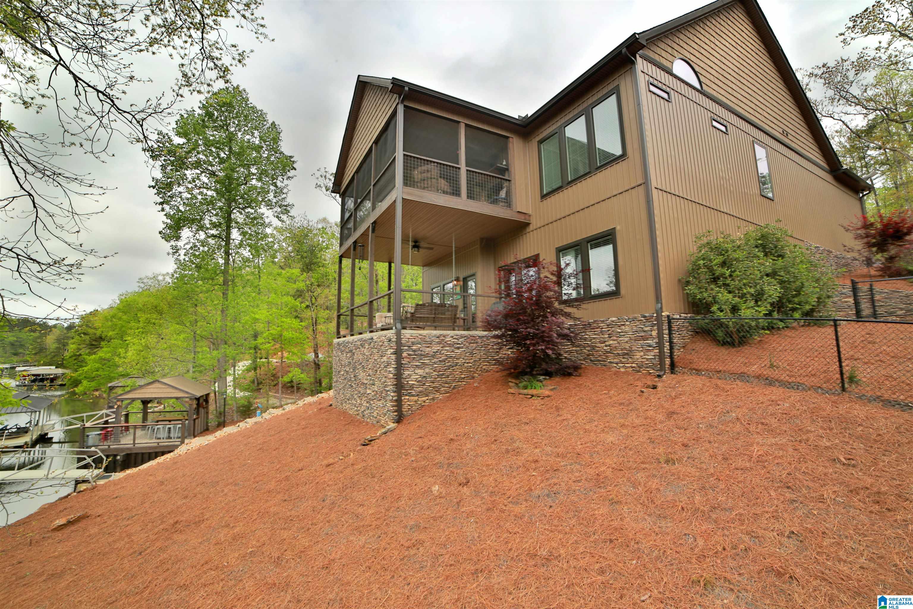 15 GINHOUSE POINT