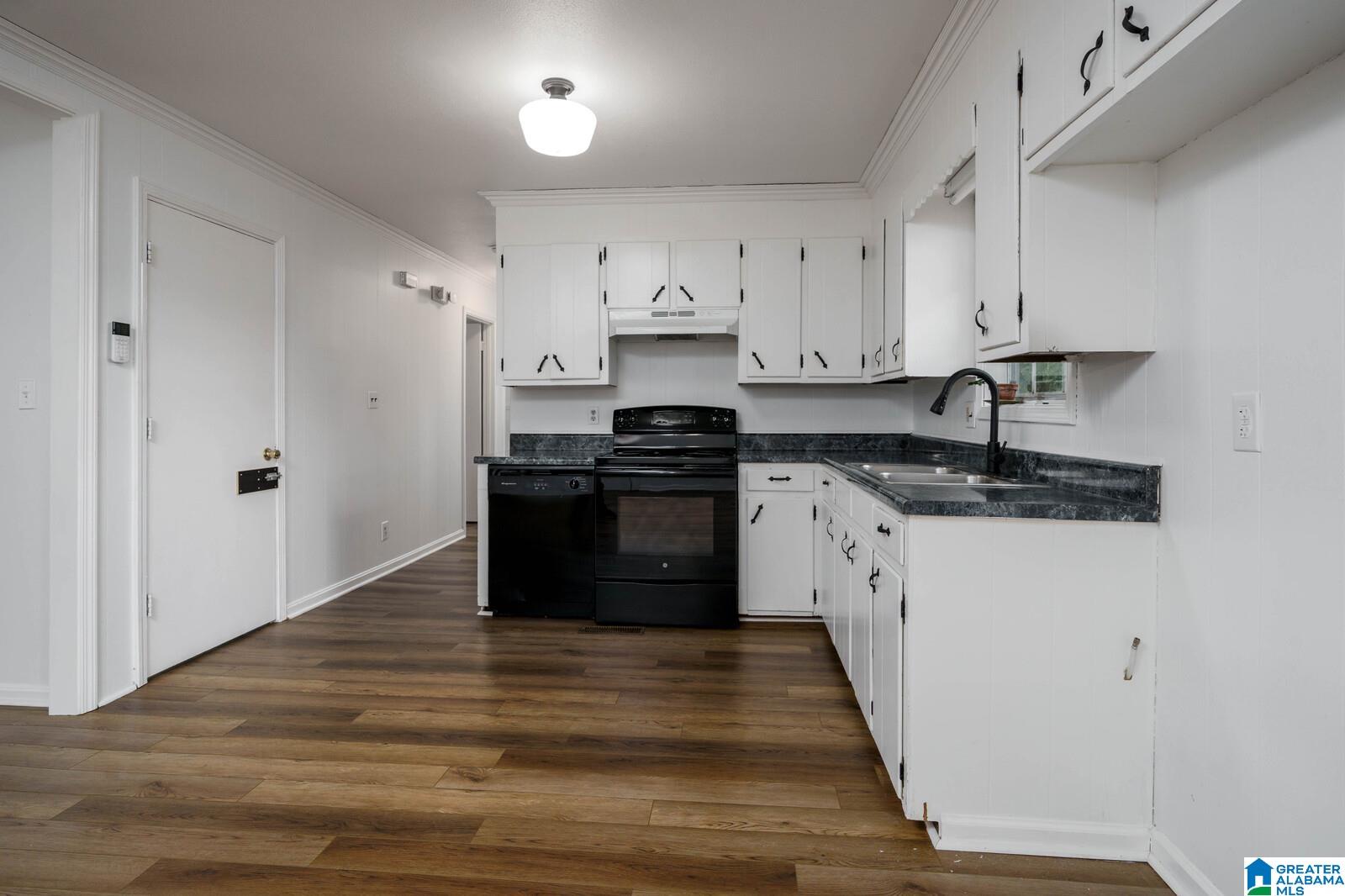 2105 CRESTWOOD AVENUE