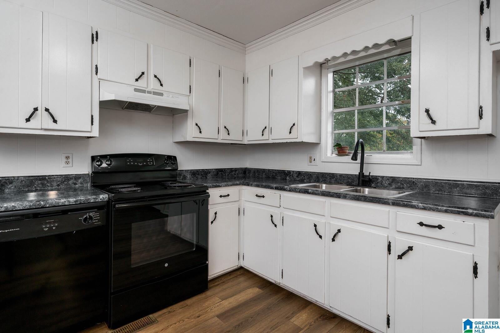 2105 CRESTWOOD AVENUE