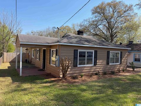 1605 27TH AVENUE N HUEYTOWN AL 35023