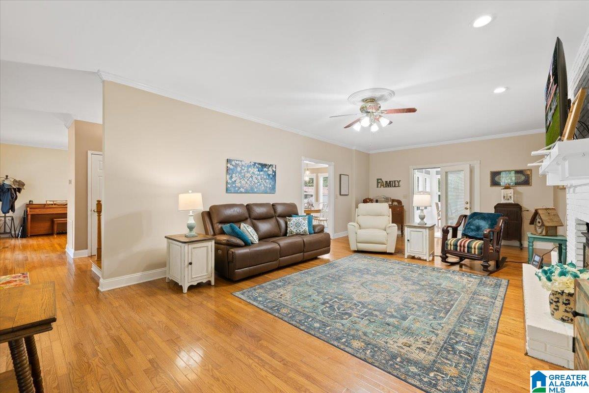 909 CAMELLIA ROAD