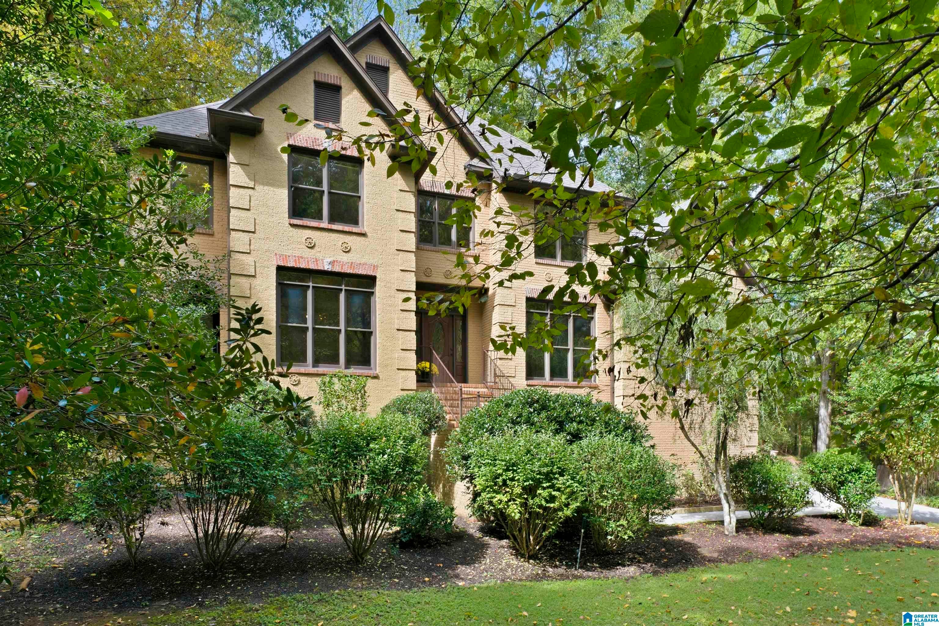 1207 LAKE FOREST CIRCLE