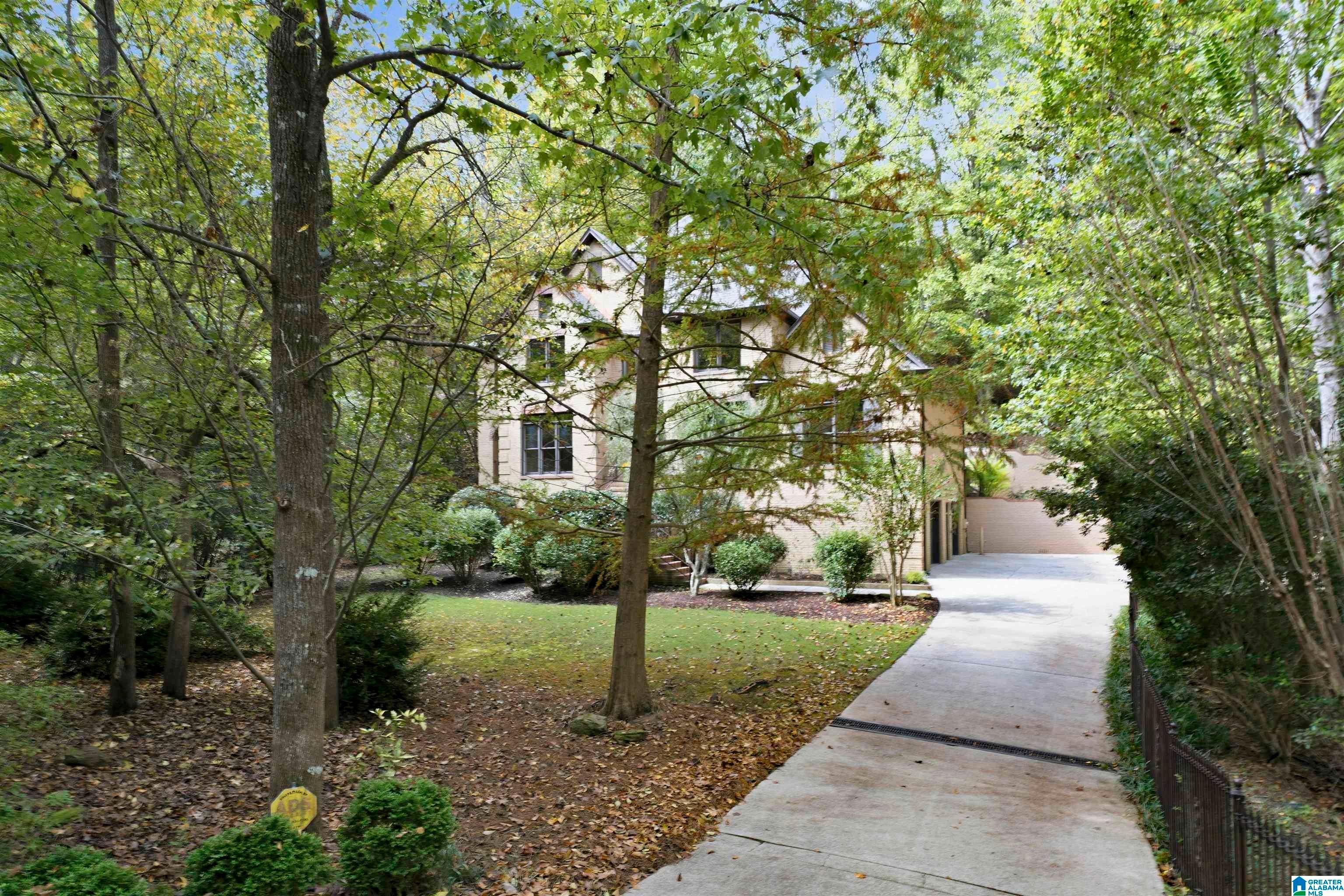 1207 LAKE FOREST CIRCLE