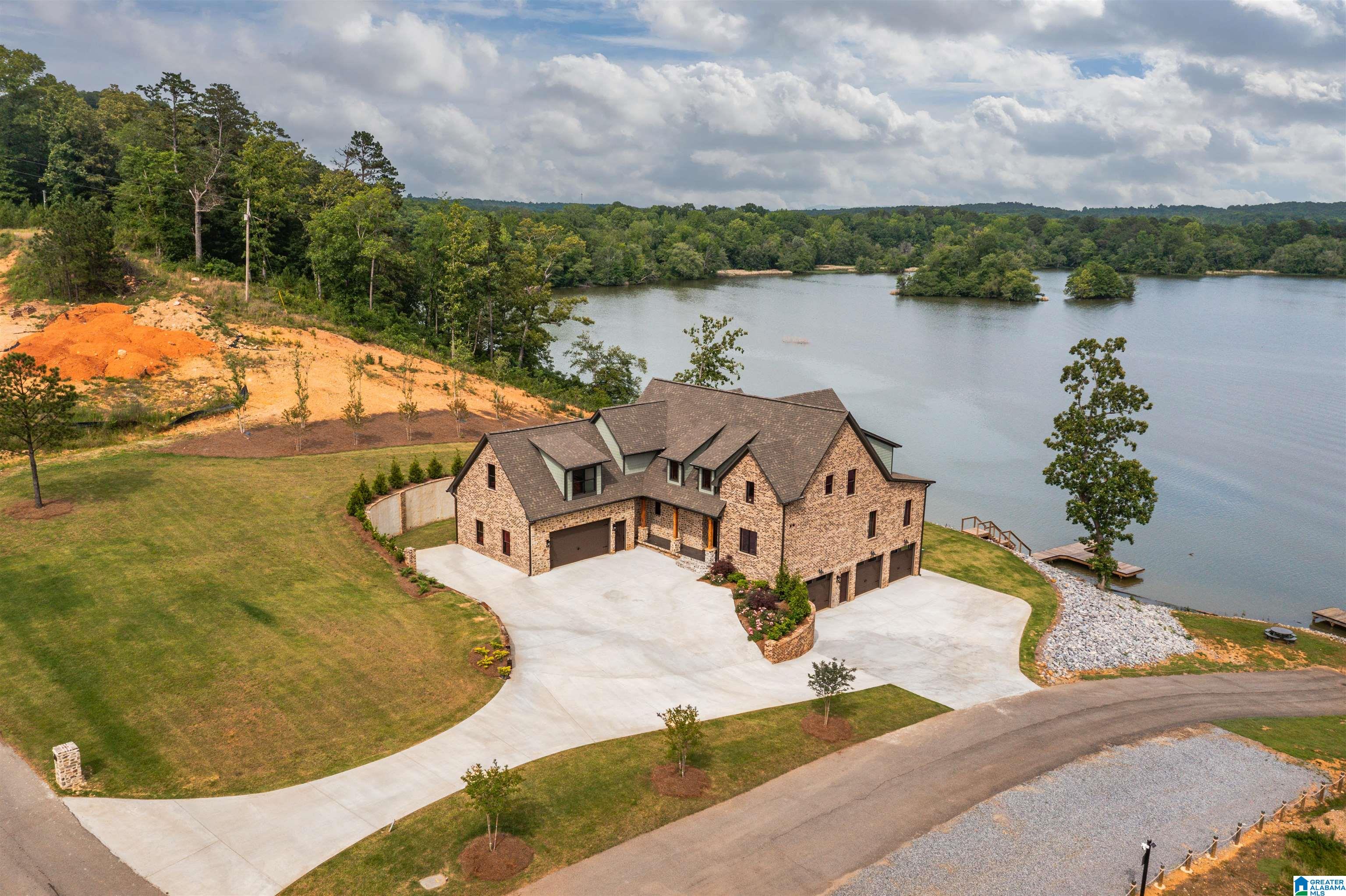 305 LAKE POINTE DRIVE