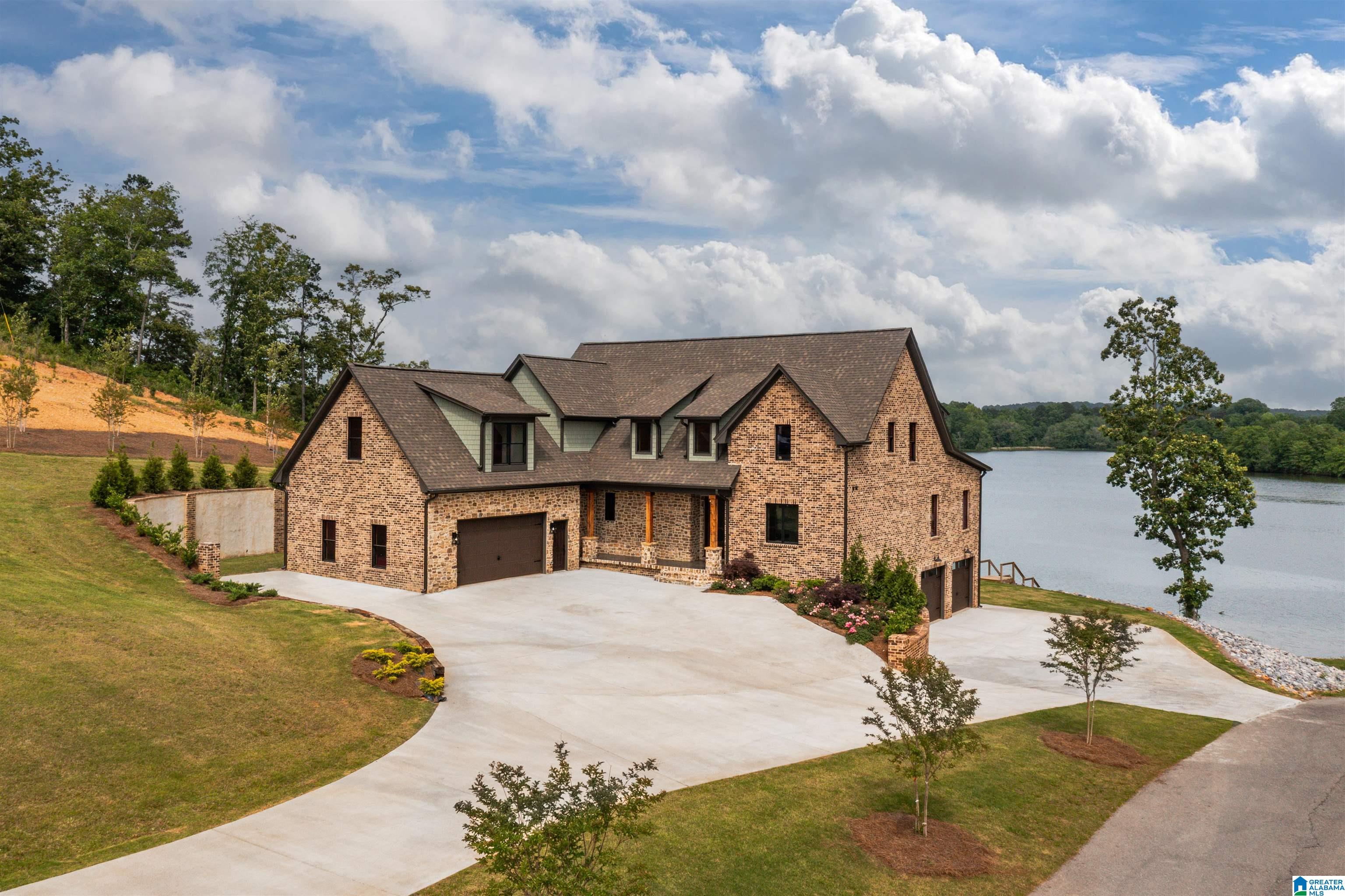 305 LAKE POINTE DRIVE