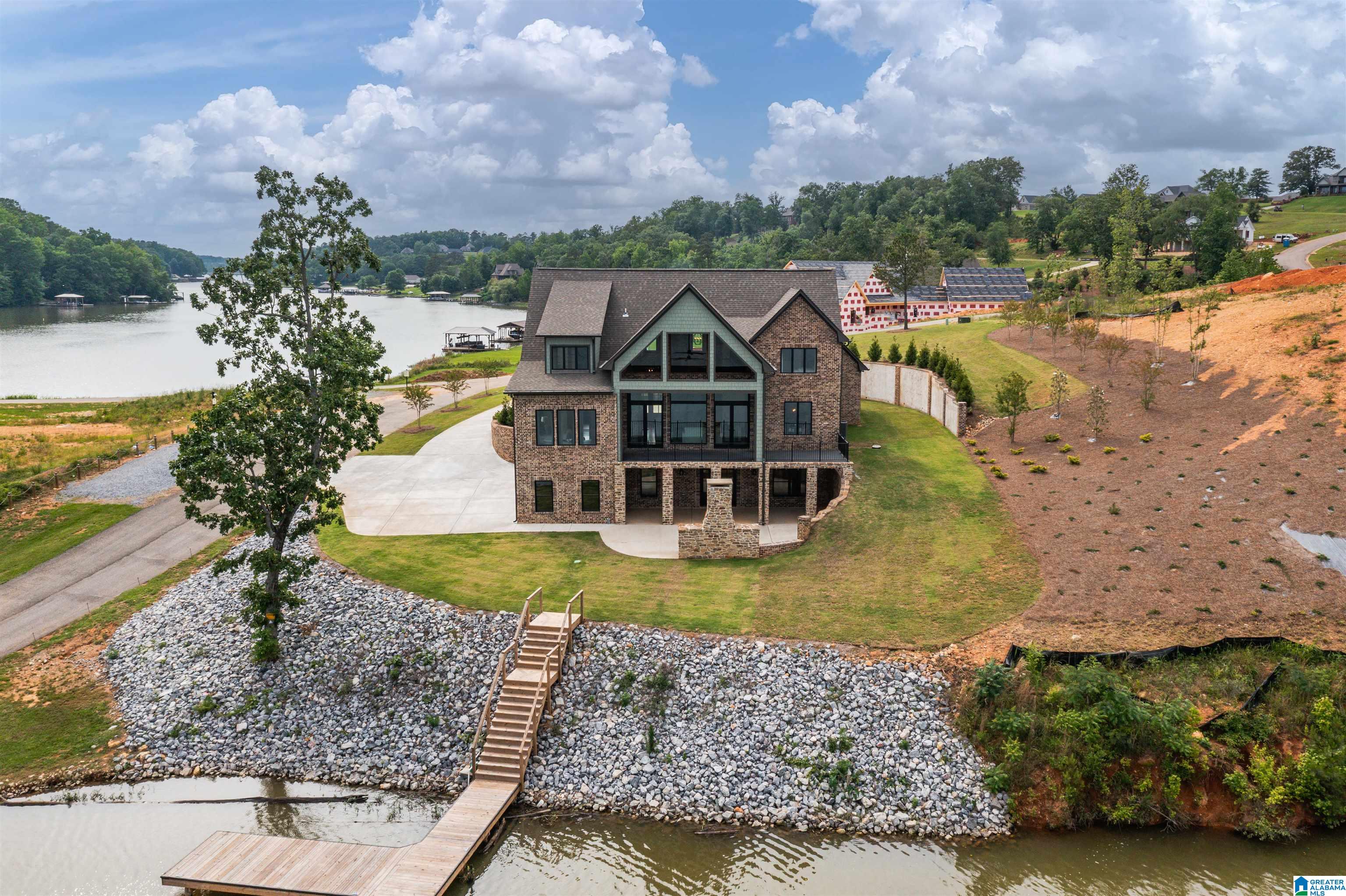 305 LAKE POINTE DRIVE