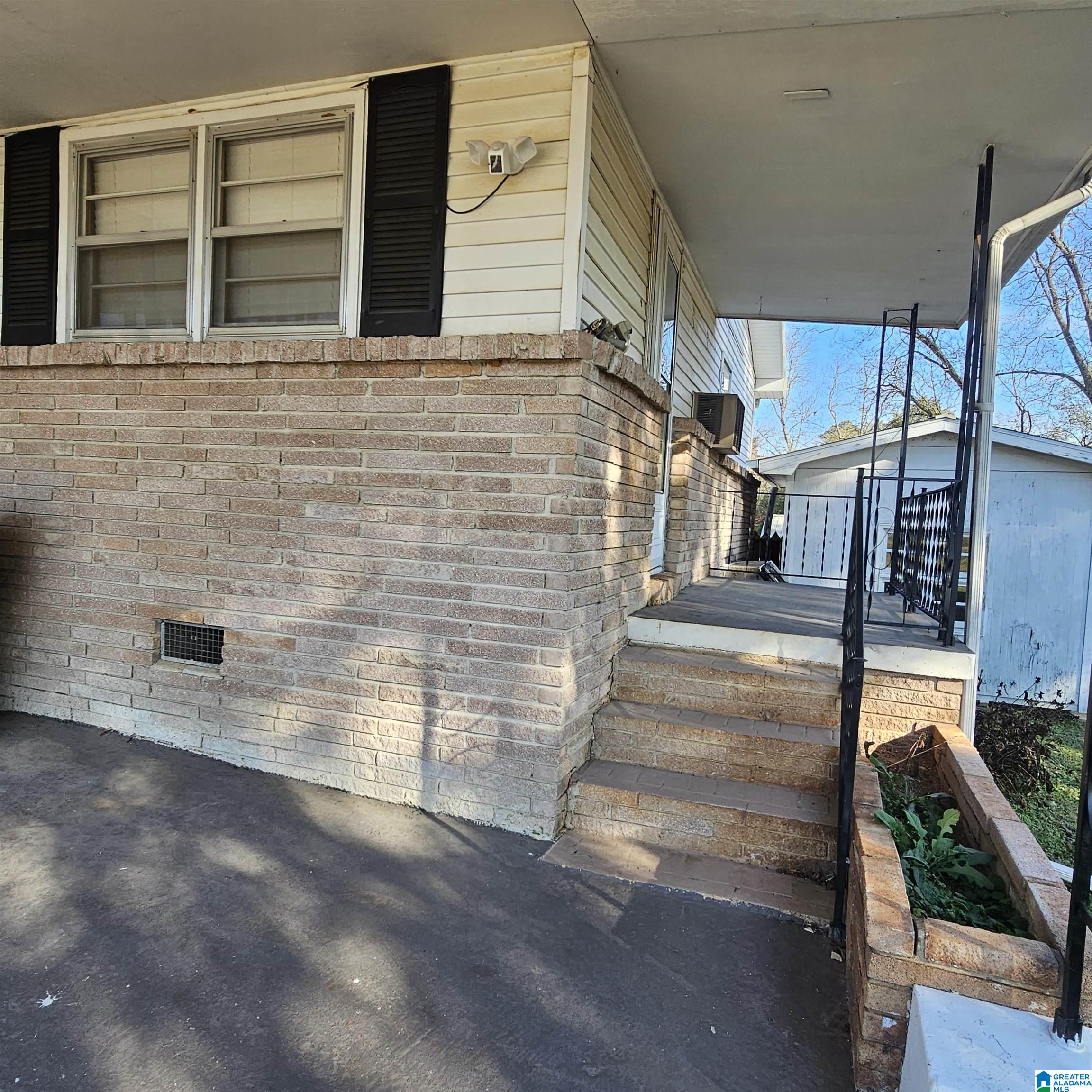 1809 GOLDEN SPRINGS ROAD