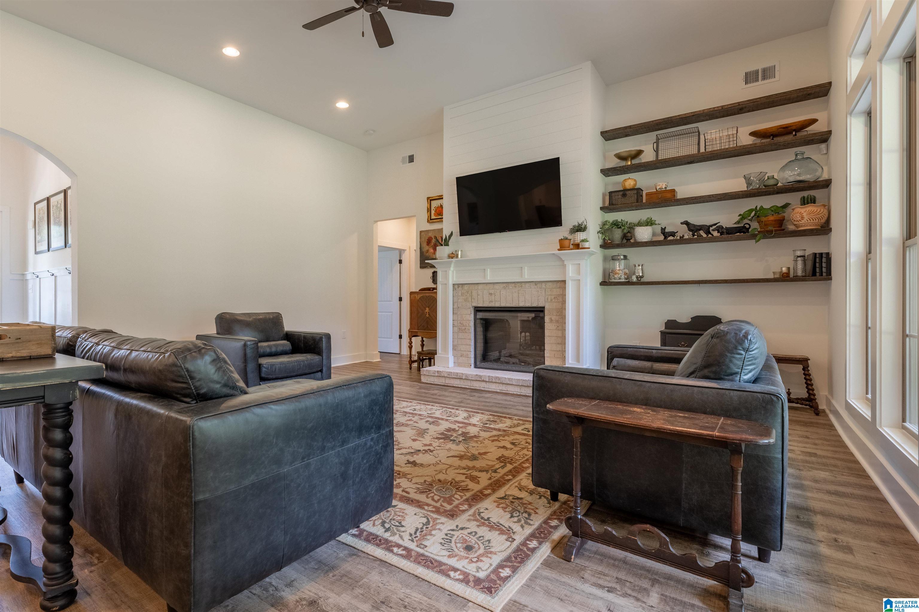 300 STONEWOOD TRAIL