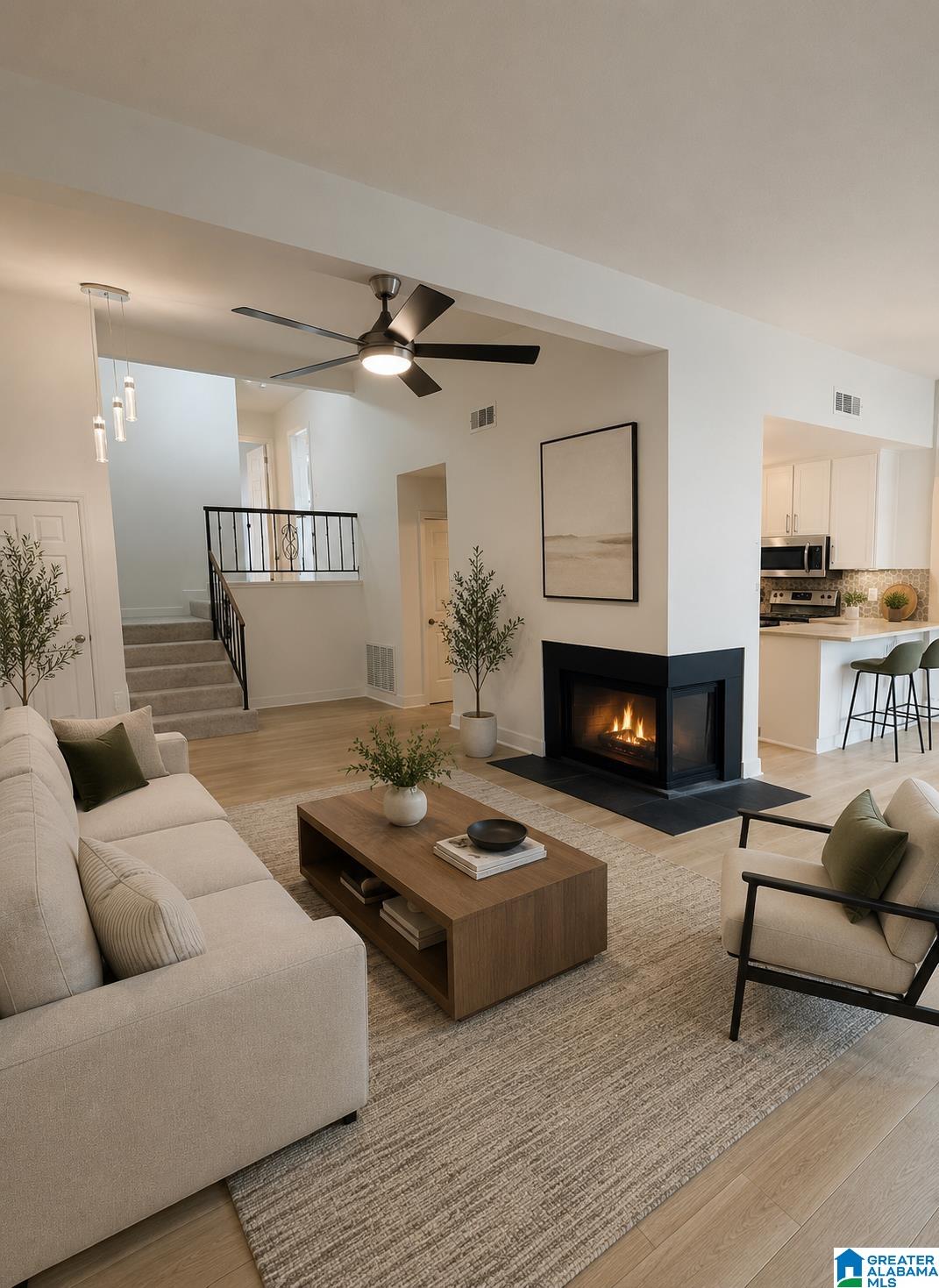 Photo 1 of 19 — 118 W GREEN 118, VESTAVIA HILLS, AL 35243