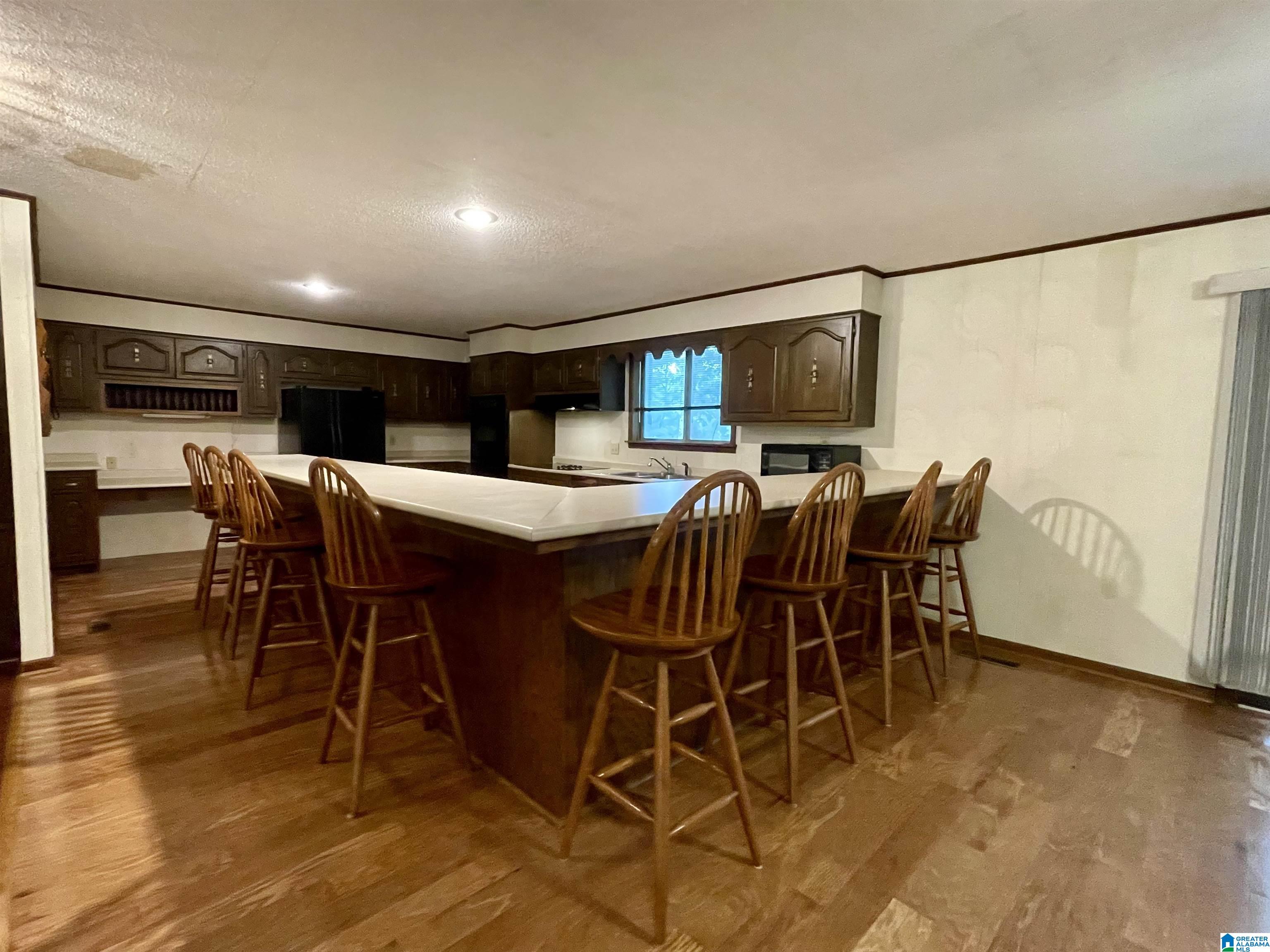 906 SCENIC DRIVE NE