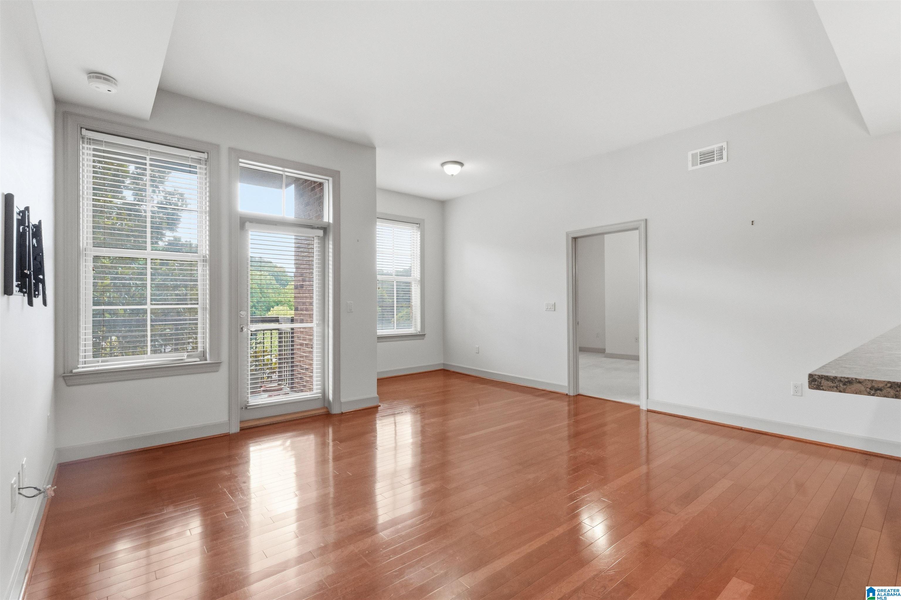1040 BROADWAY PARK 305