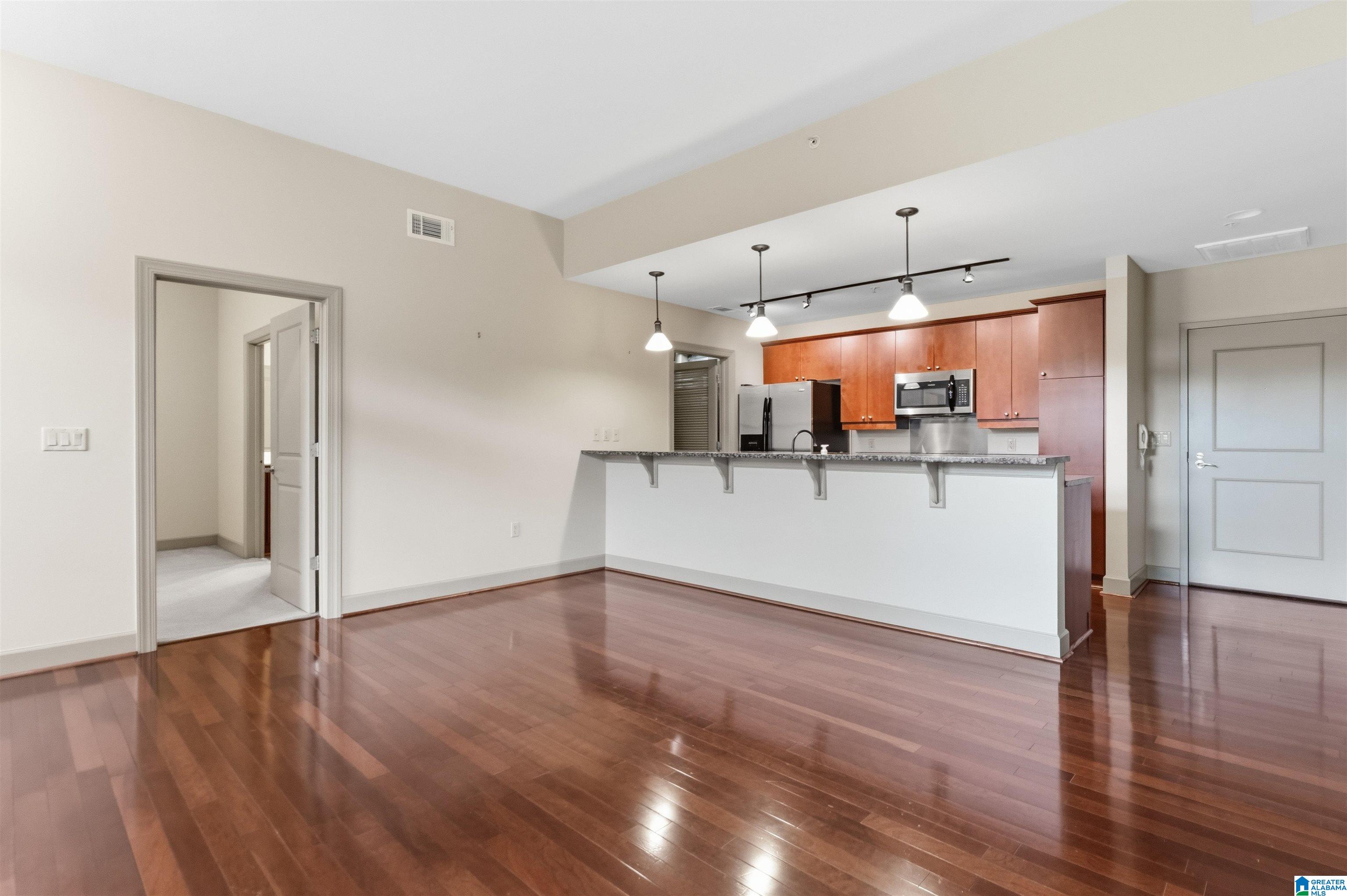 1040 BROADWAY PARK 305