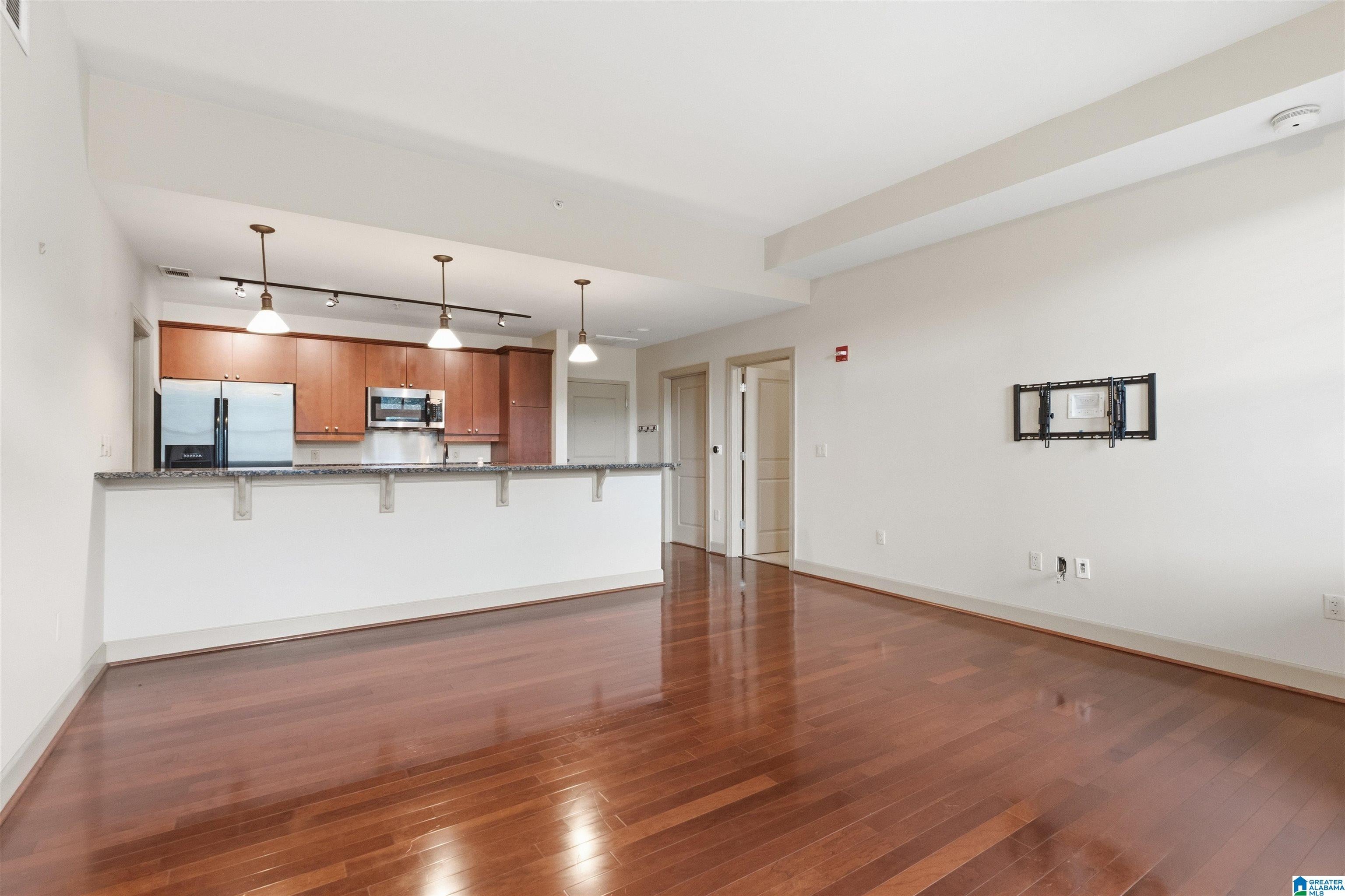 1040 BROADWAY PARK 305