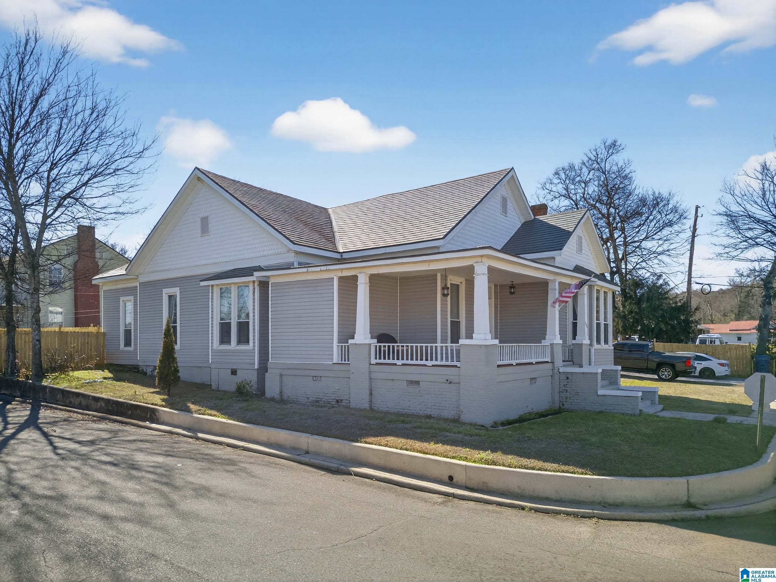 200 W OAK STREET