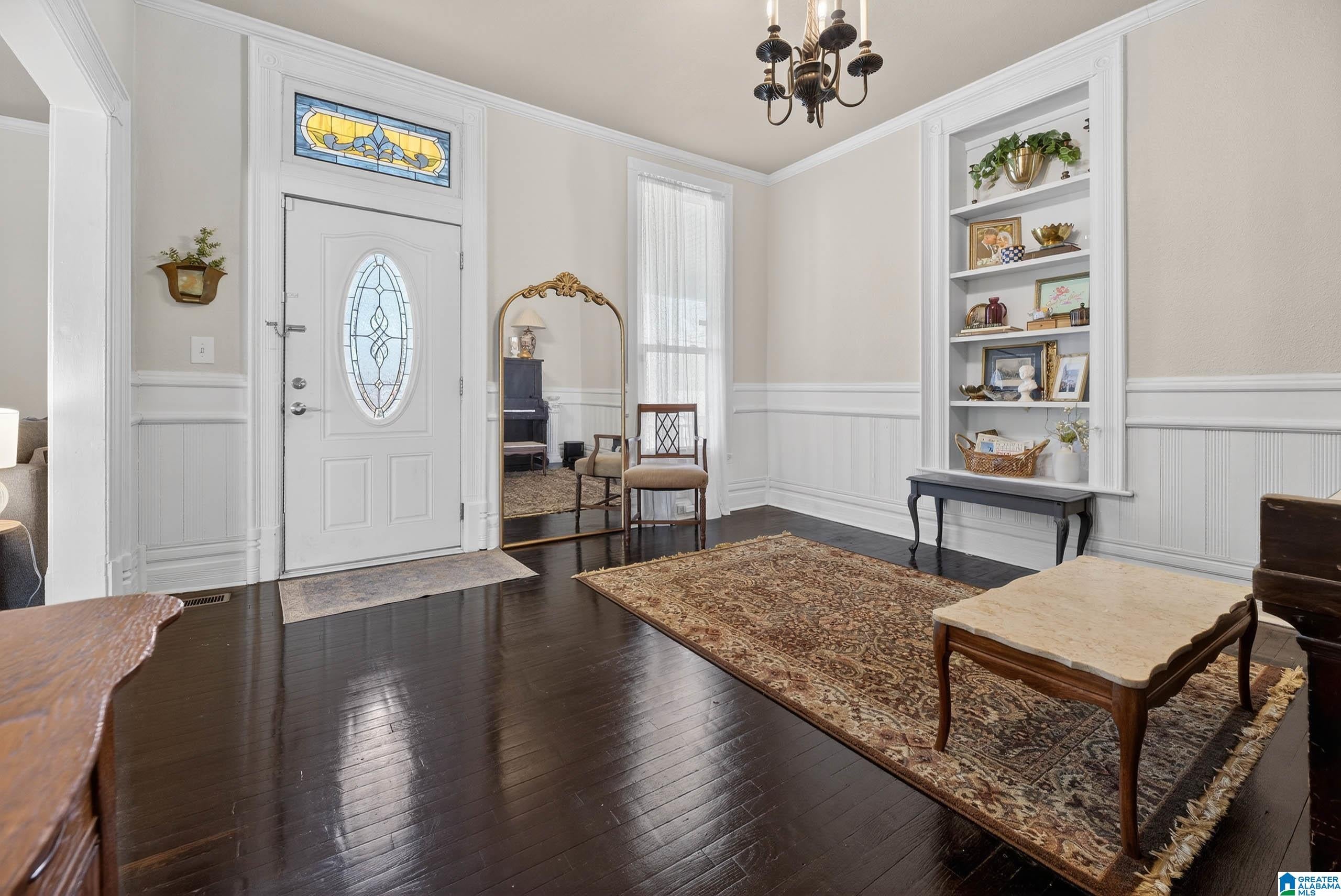 200 W OAK STREET
