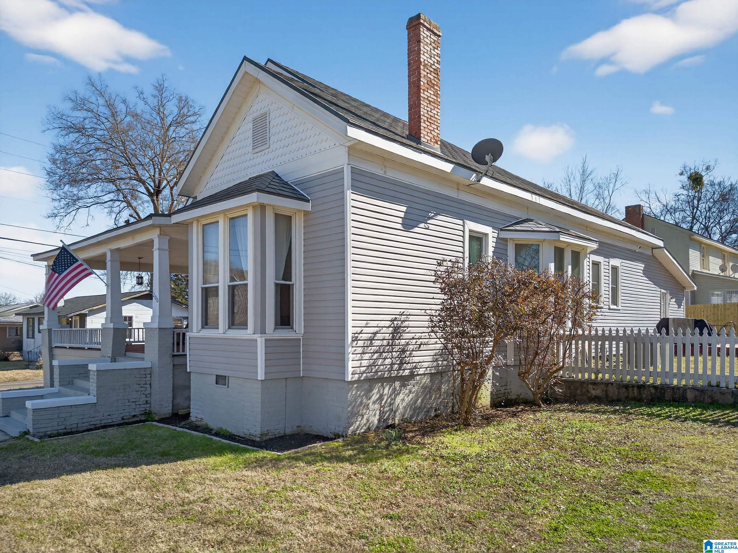 200 W OAK STREET