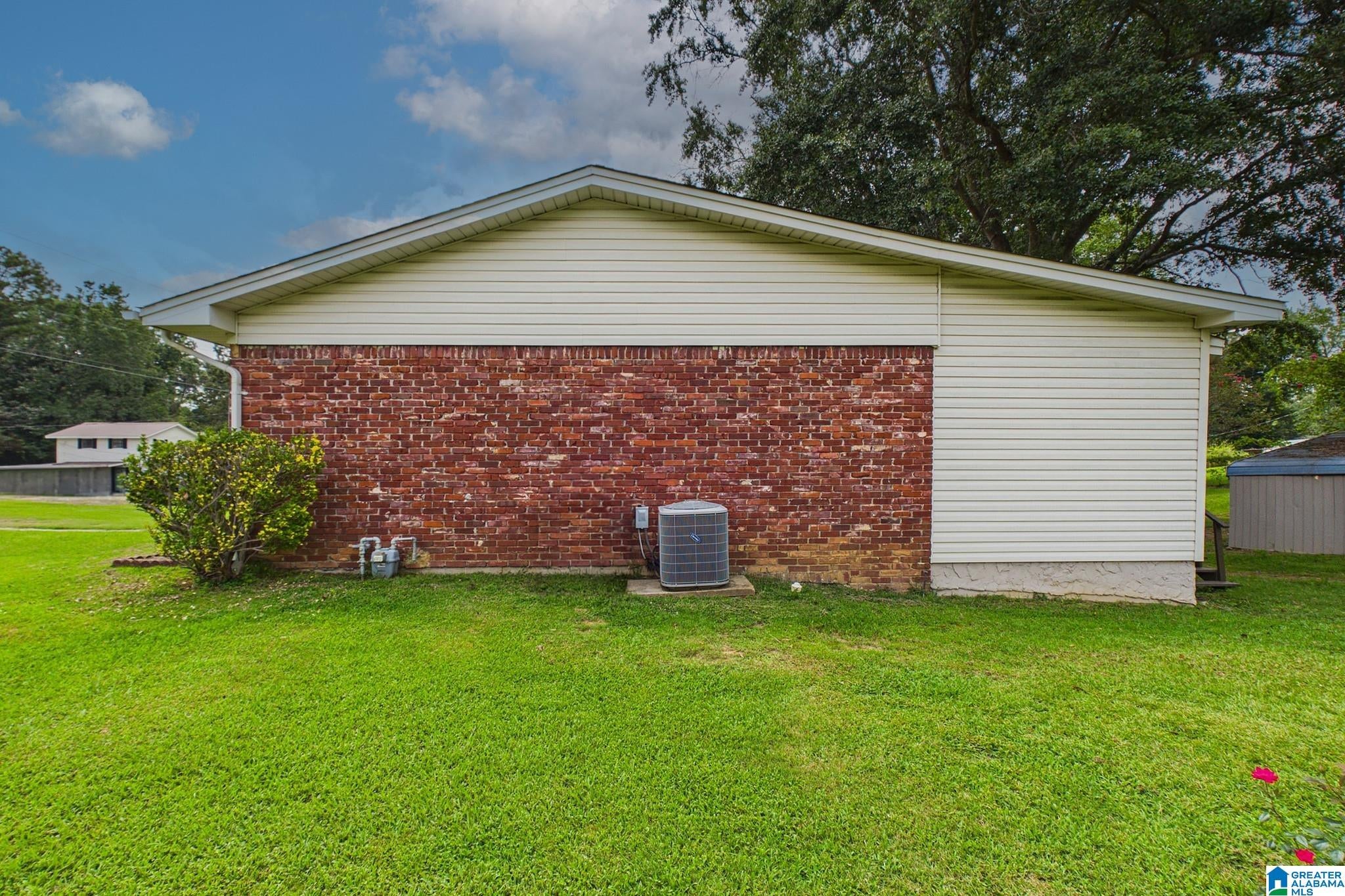 924 CRESTVIEW LANE