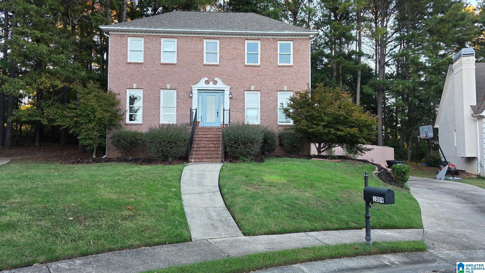 1009 LAKE SHORE CIRCLE
