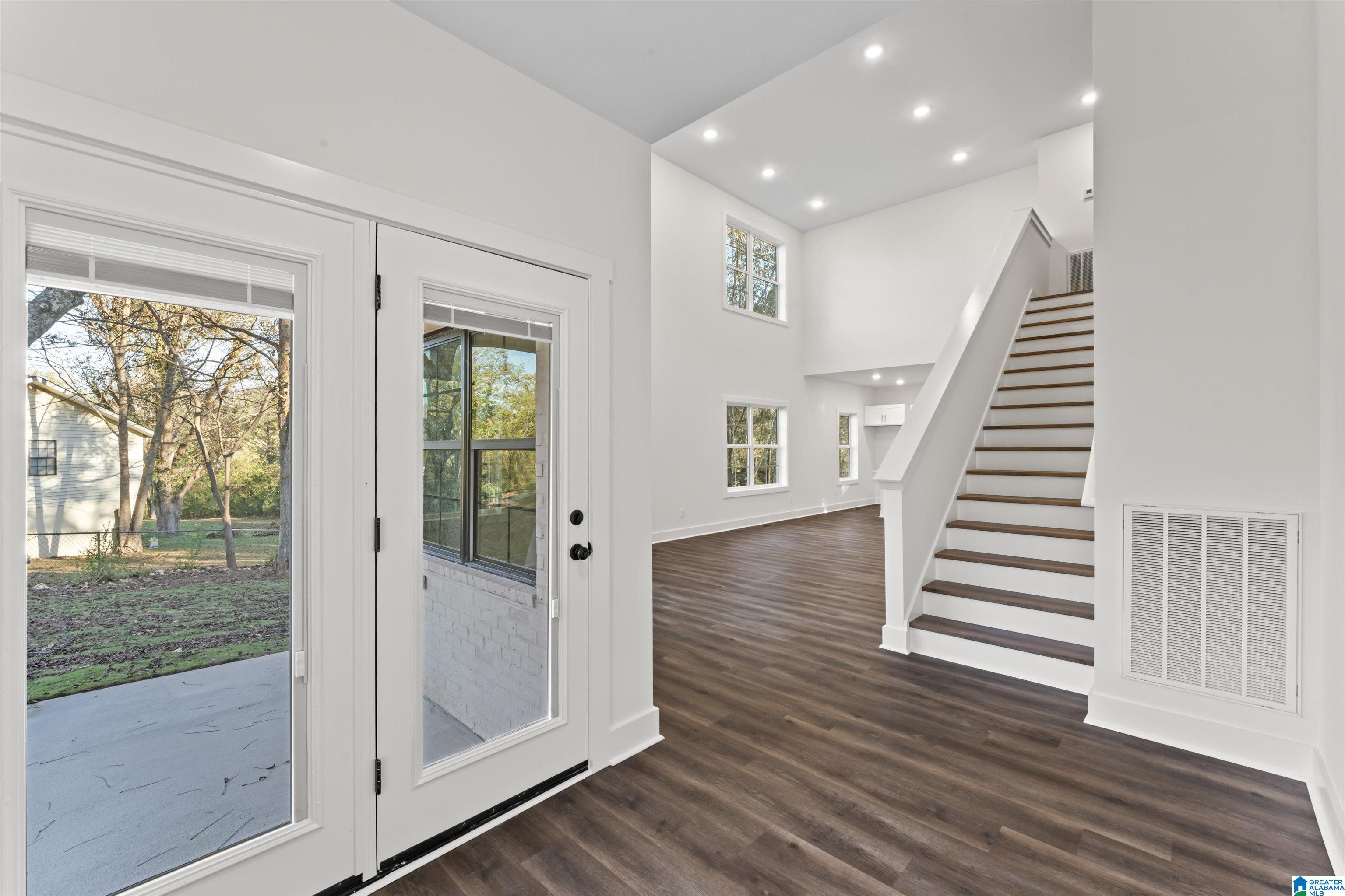 387 GLEN CROSS WAY