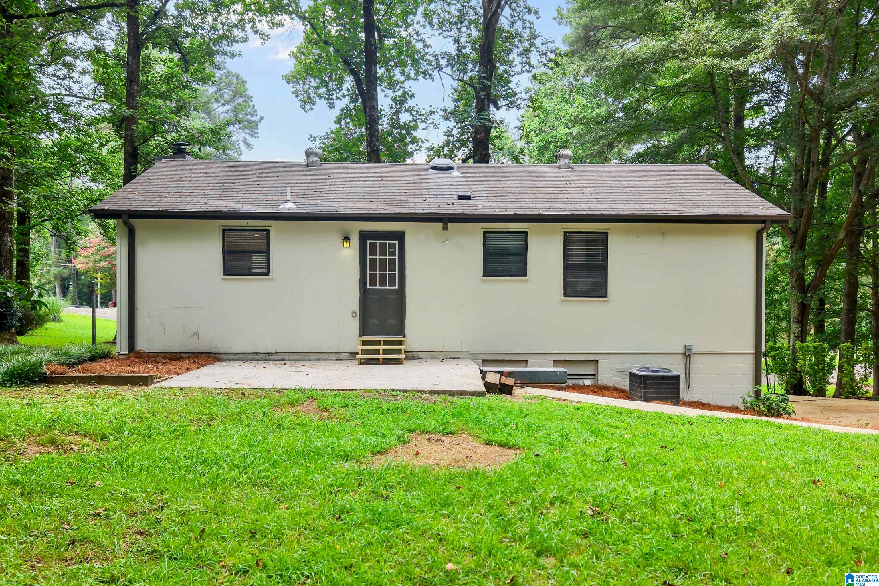1136 MEADOW DRIVE - Photo 4