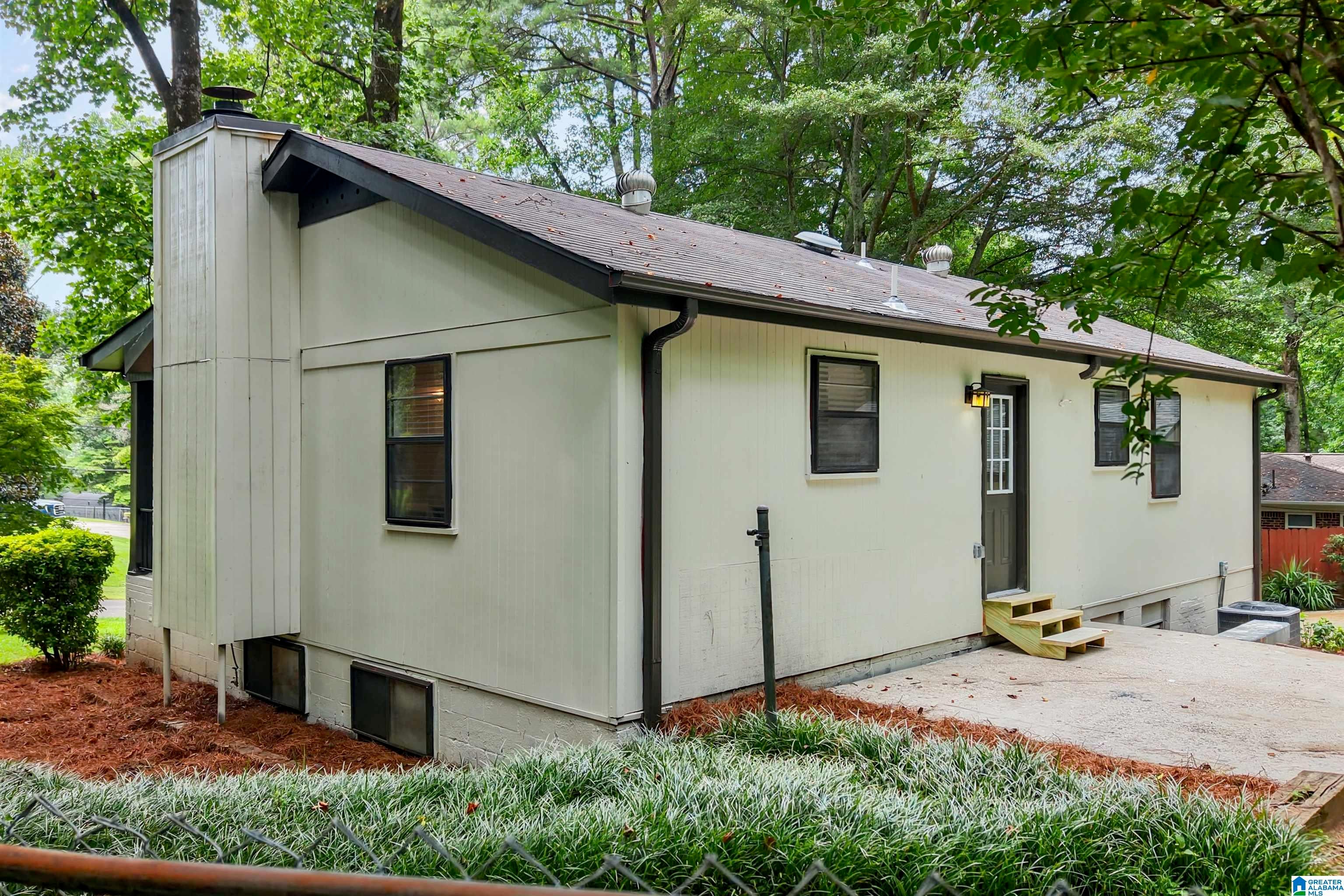 1136 MEADOW DRIVE - Photo 3