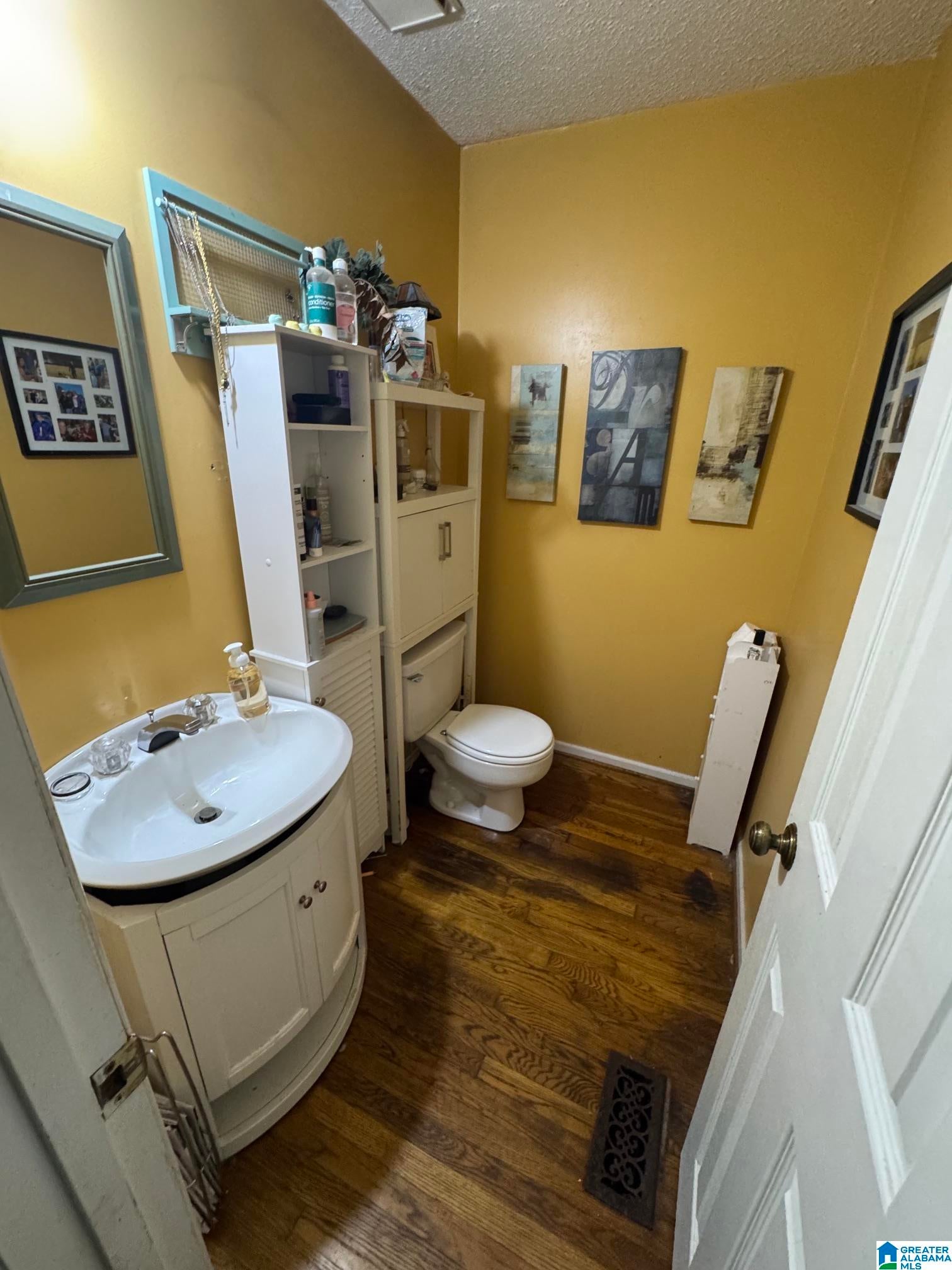 302 OAK LEAF CIRCLE