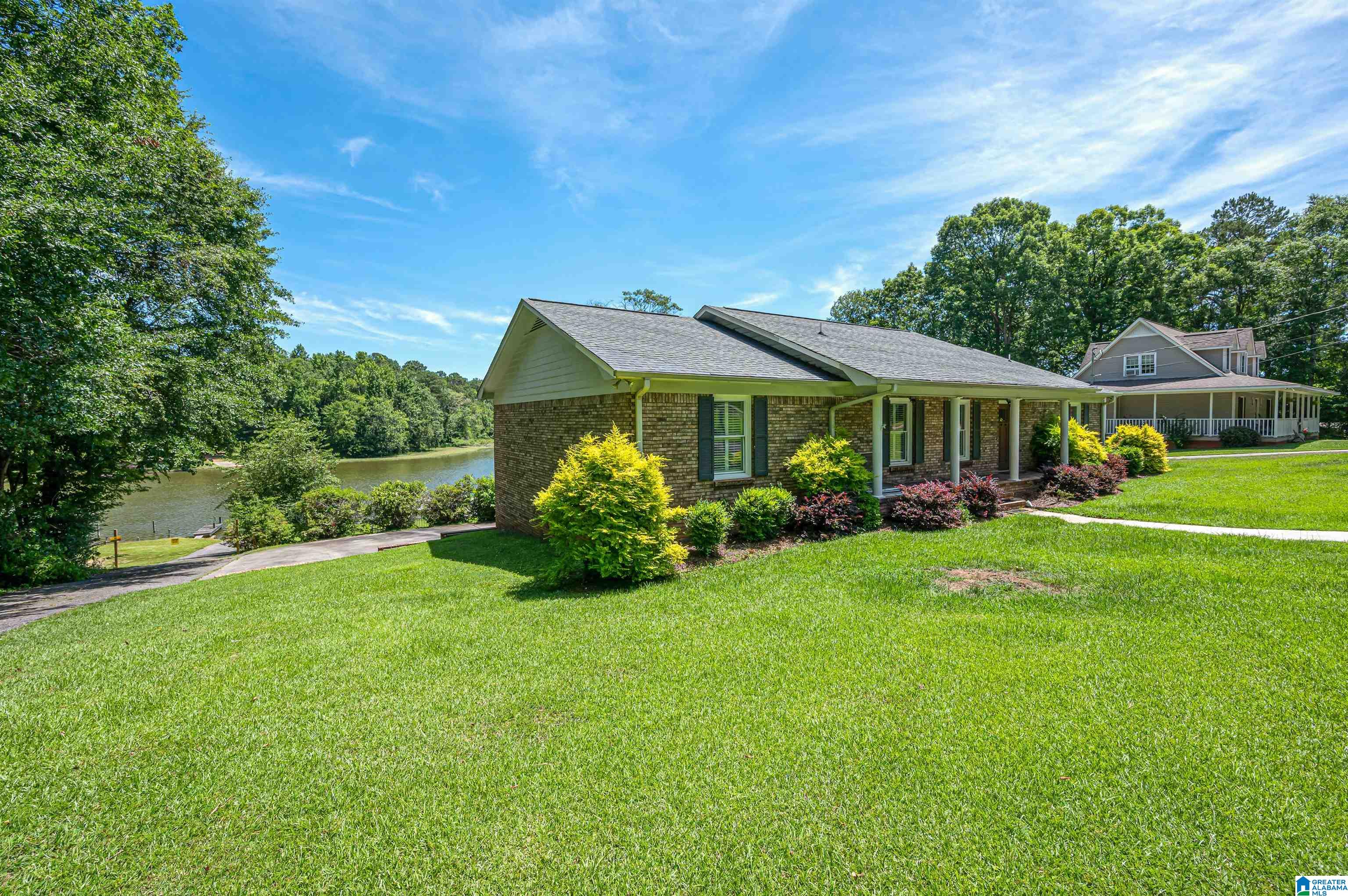 250 MAPLEWOOD CIRCLE