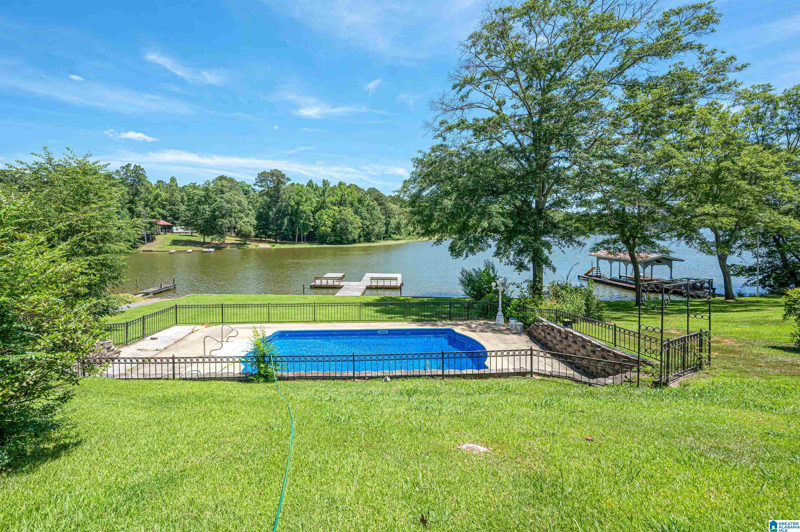 250 MAPLEWOOD CIRCLE