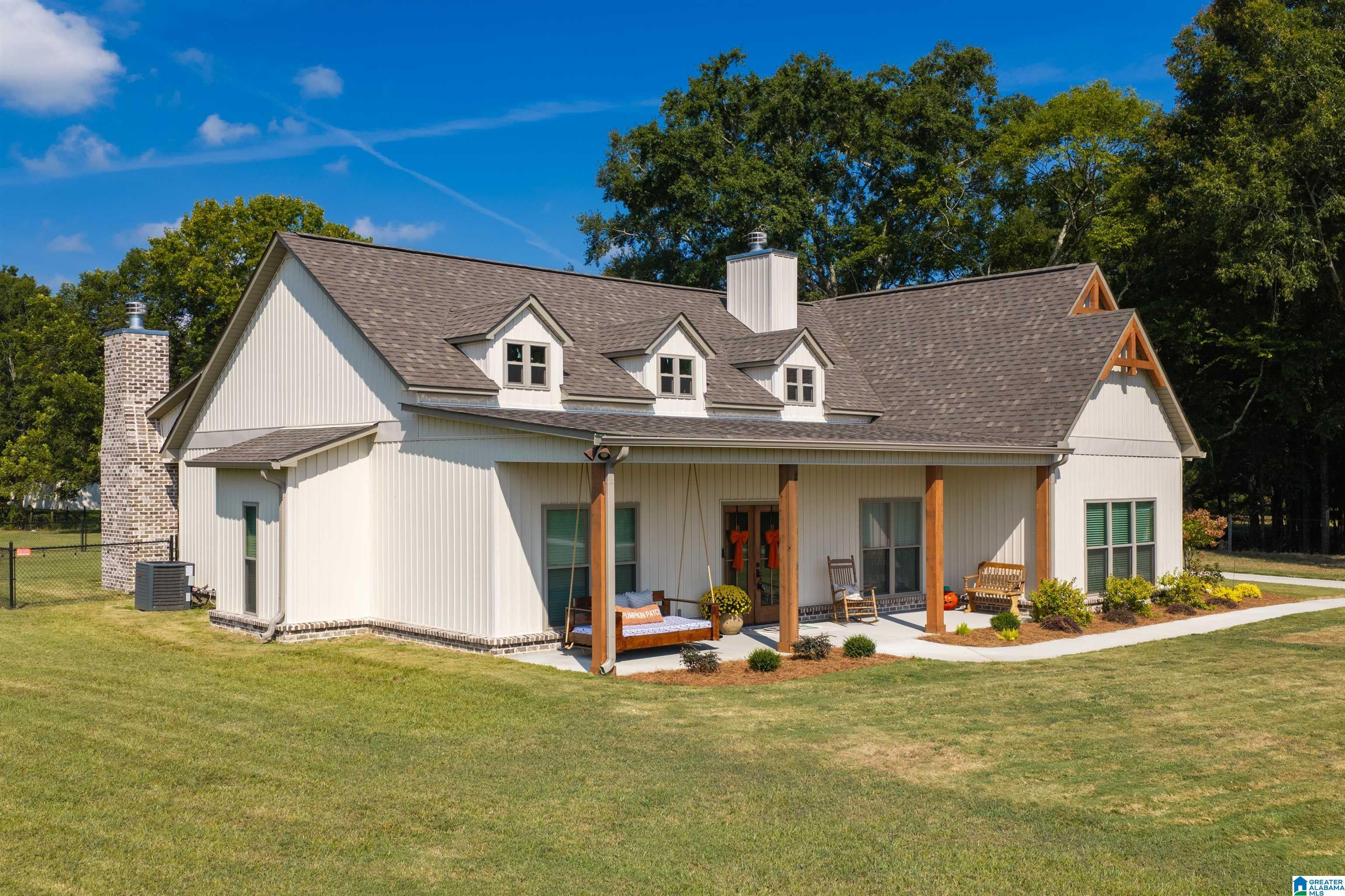 211 HARBOR LANE