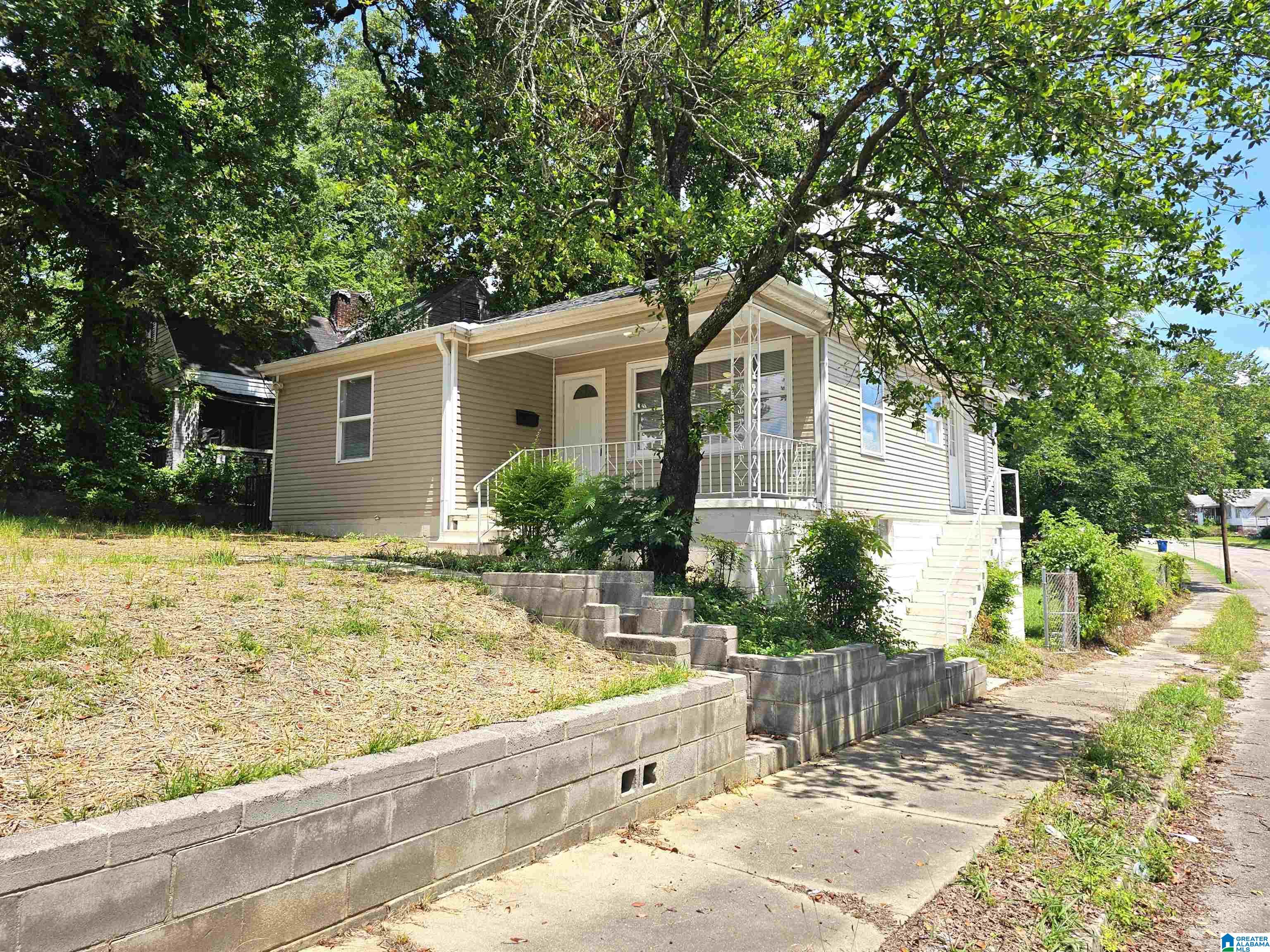 1556 MOUNTAIN DRIVE