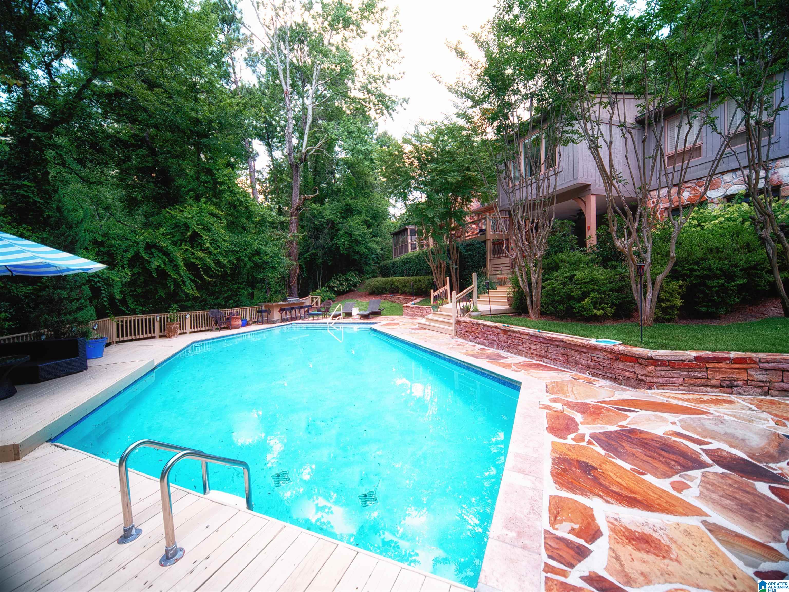 2530 CREEKVIEW DRIVE