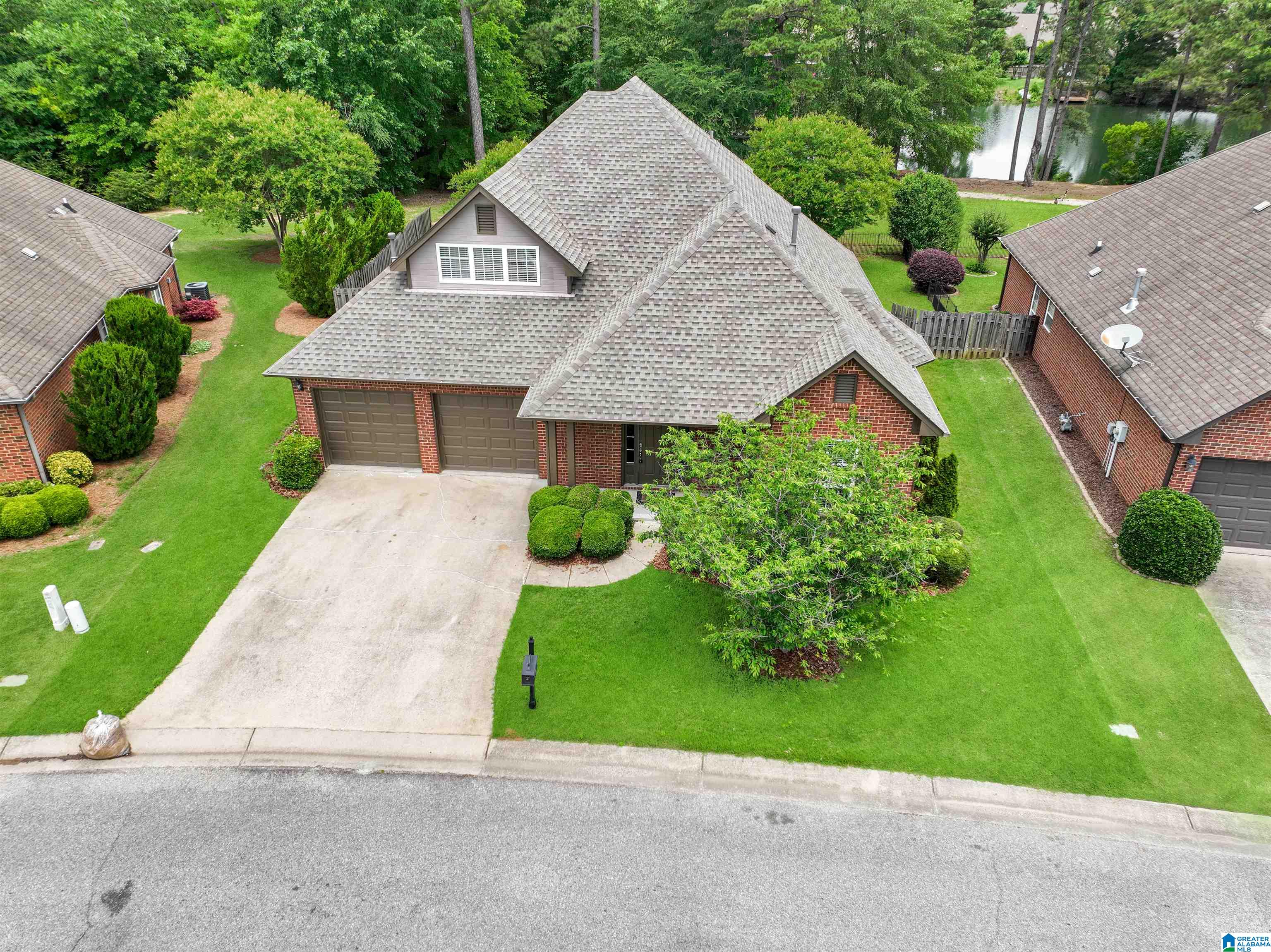 341 CREEKSIDE LANE