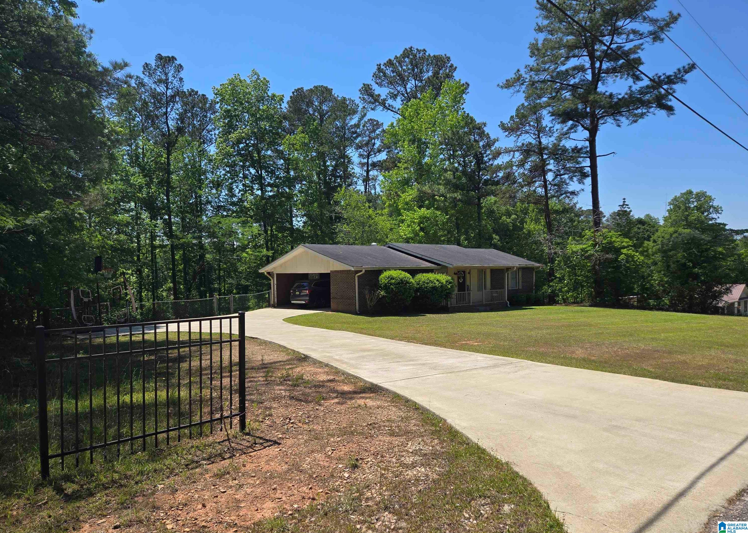 Photo 1 of 24 — 415 ELIZABETH DRIVE, ROANOKE, AL 36274