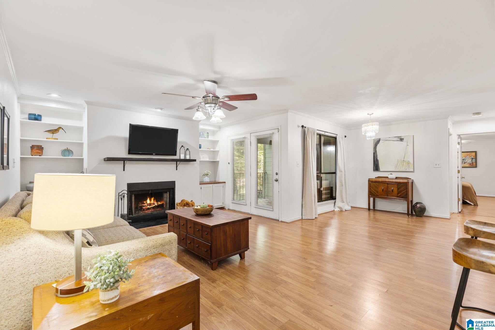 1402 GABLES DRIVE 1402
