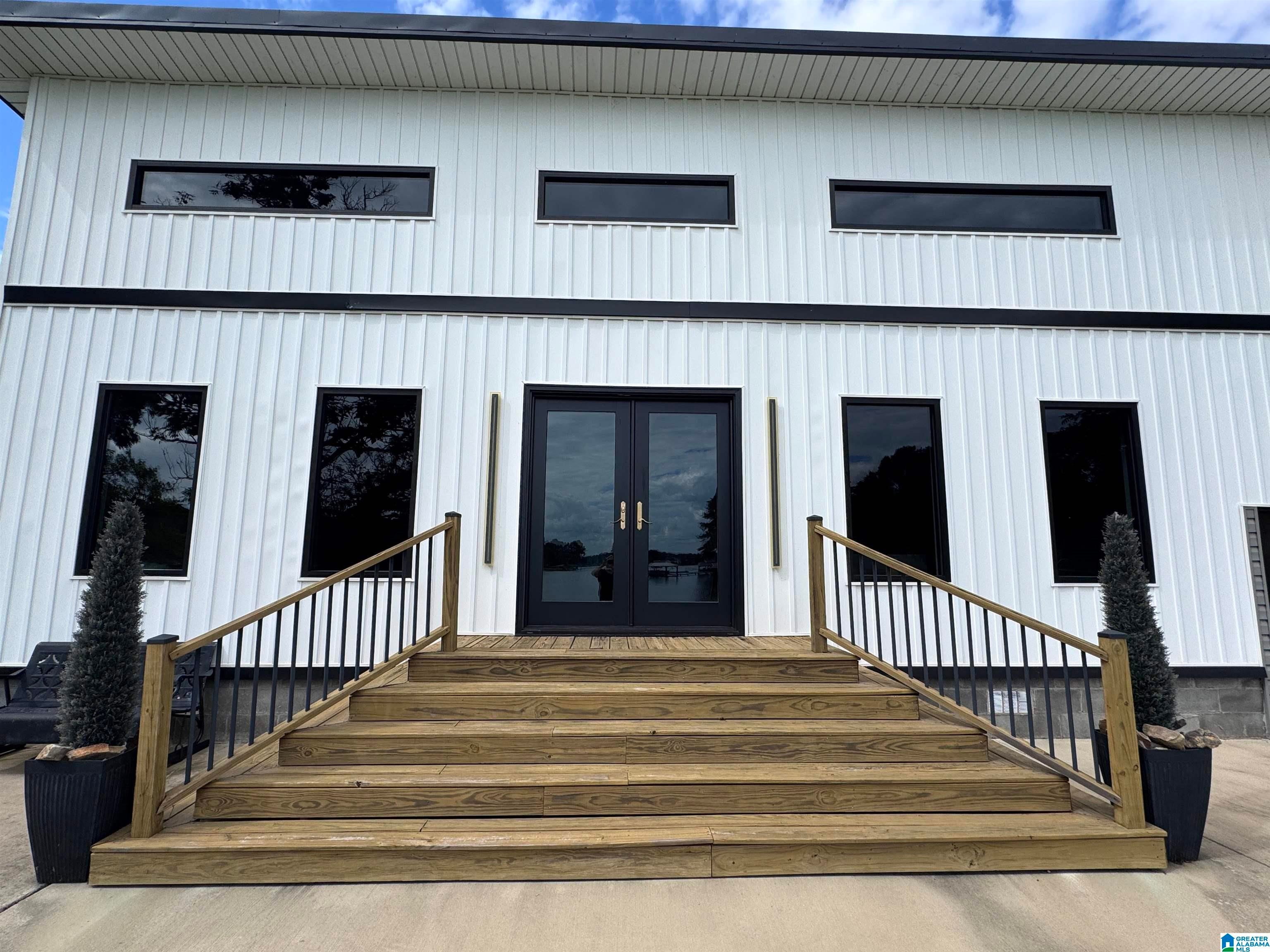 900 RIVERCREST DRIVE