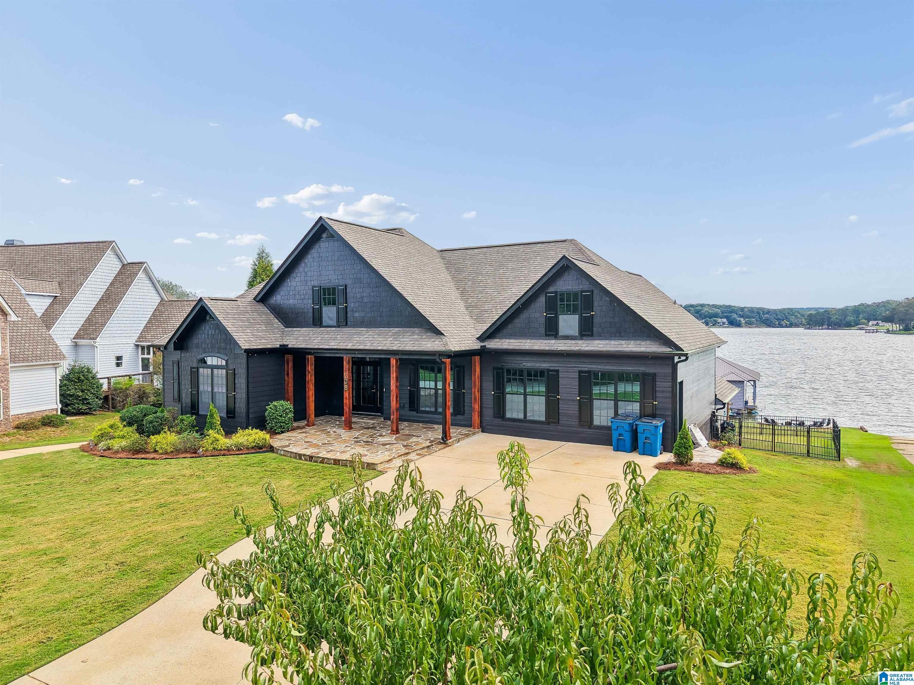 208 GRAND WAY