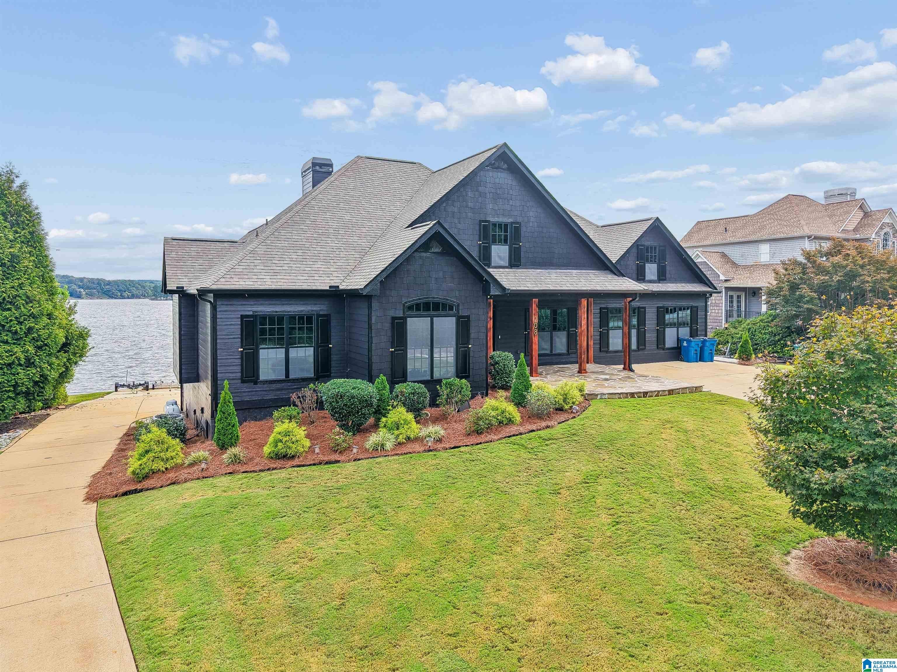 208 GRAND WAY