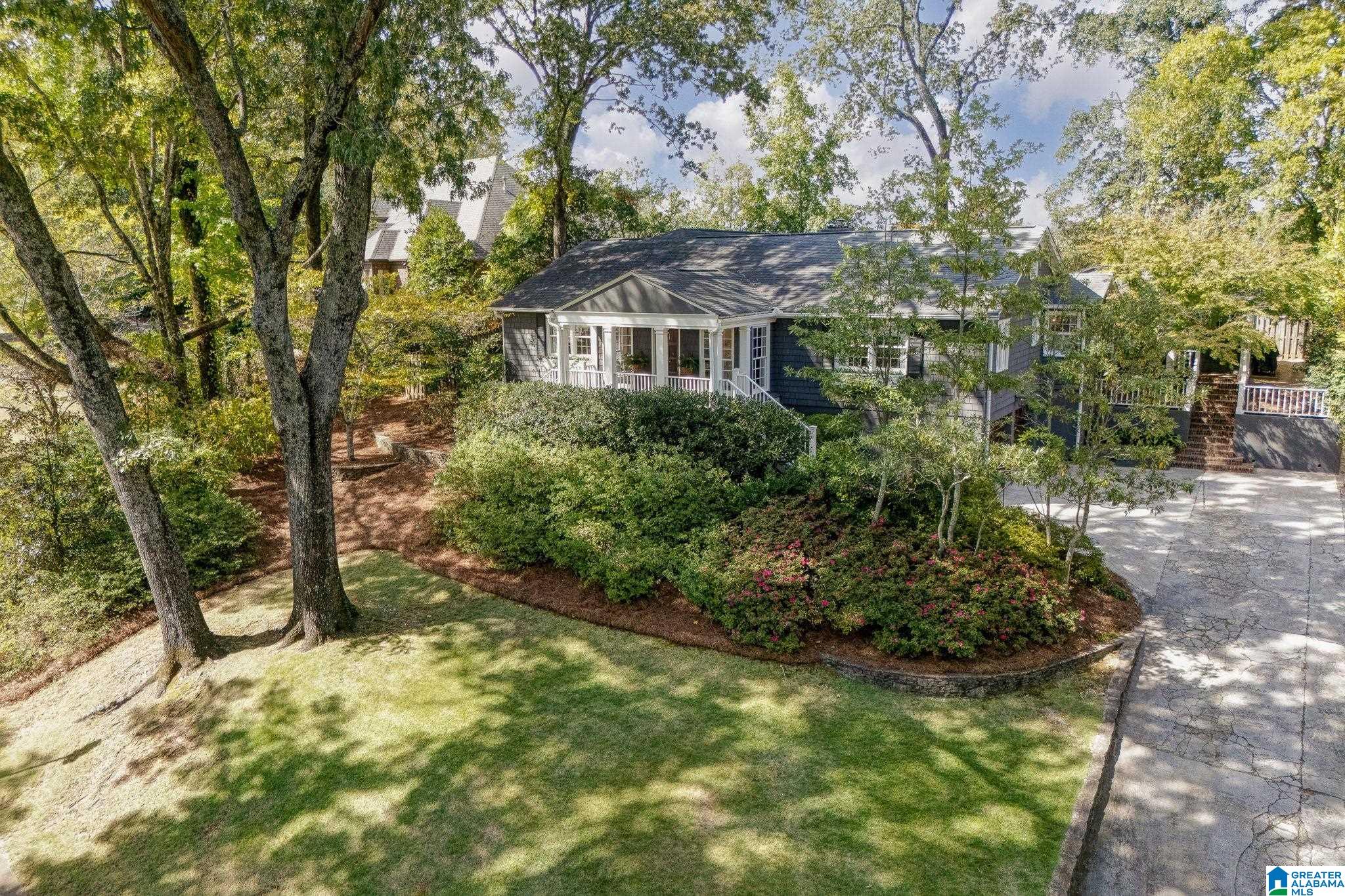 2924 BALMORAL ROAD