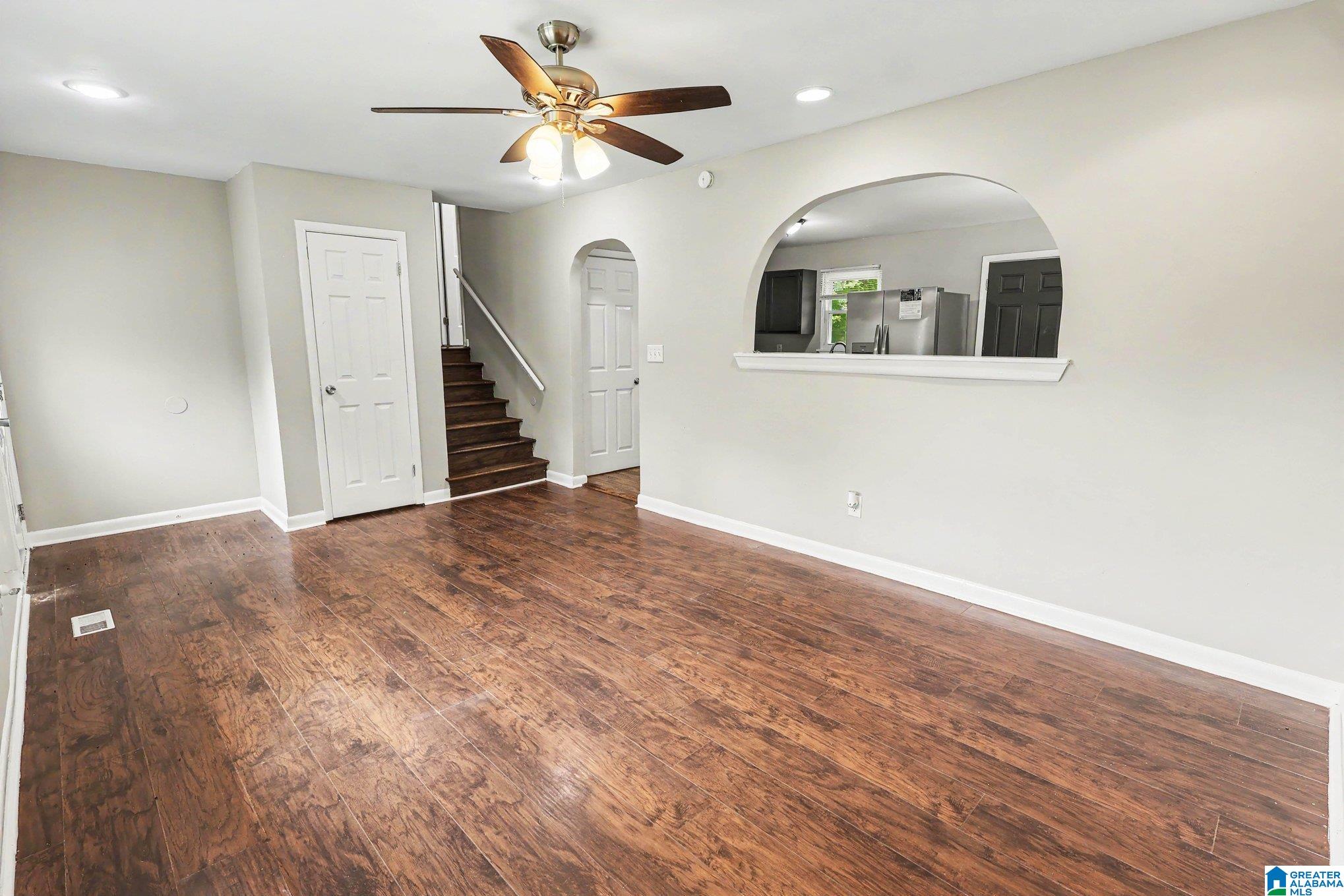 2112 MERRY DRIVE NE