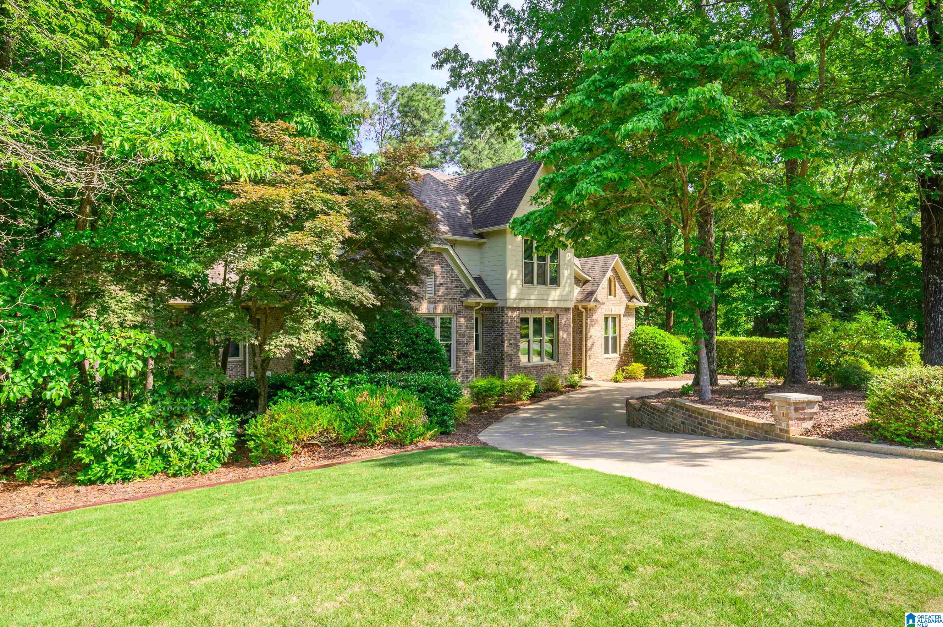 123 N LAKE DRIVE