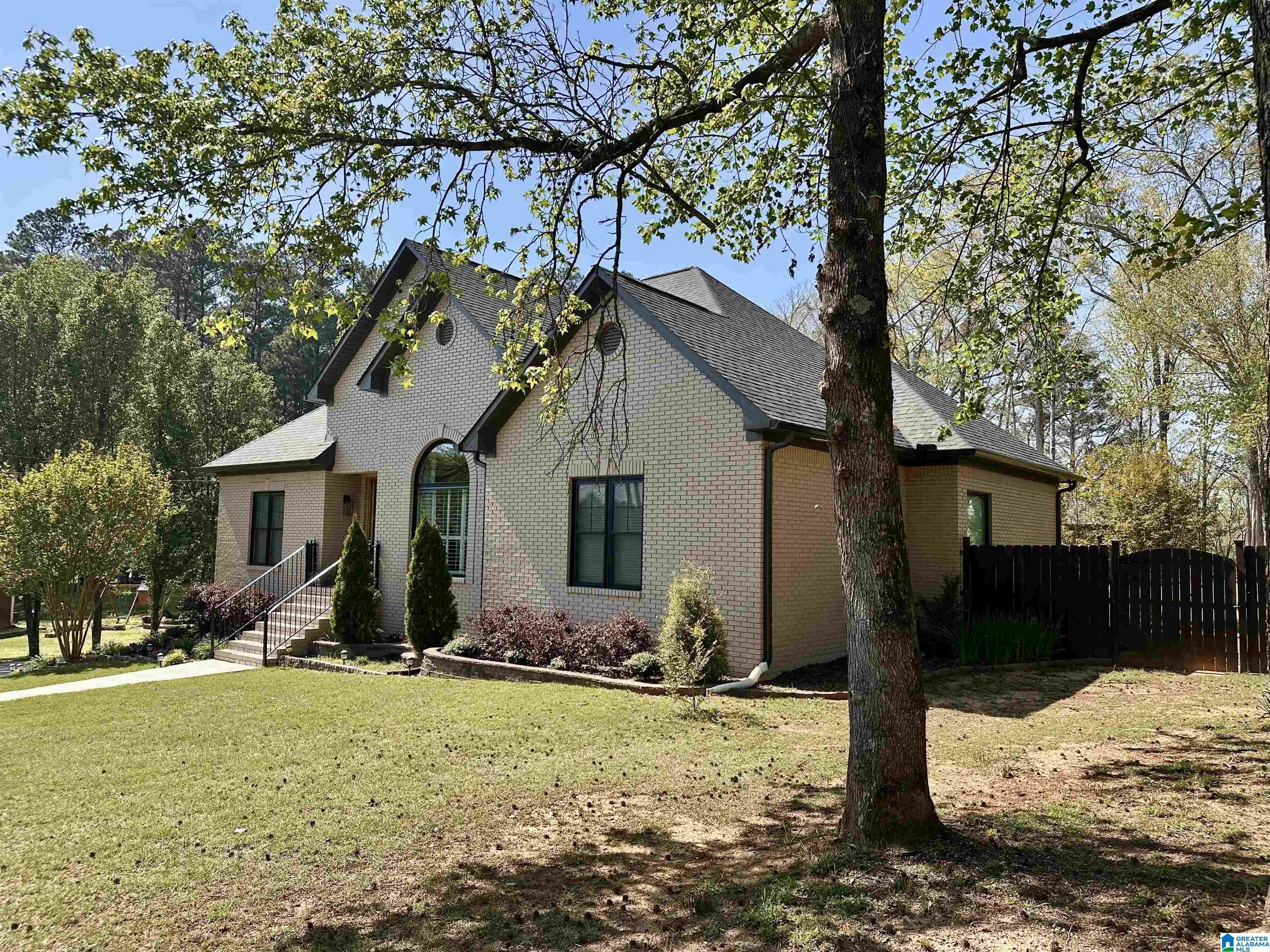 323 PANORAMIC CIRCLE