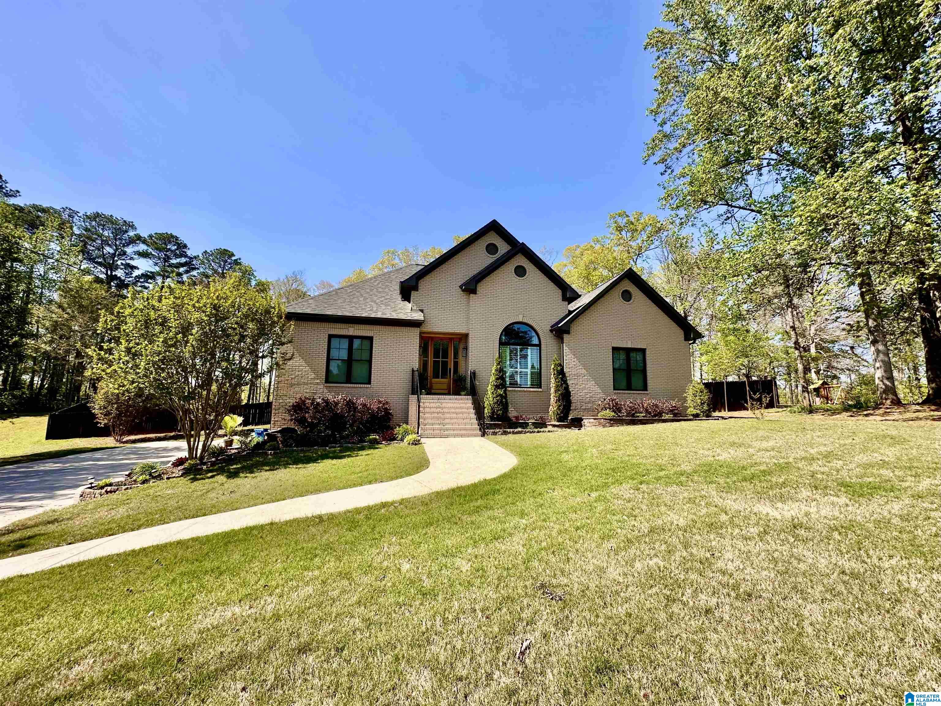 323 PANORAMIC CIRCLE