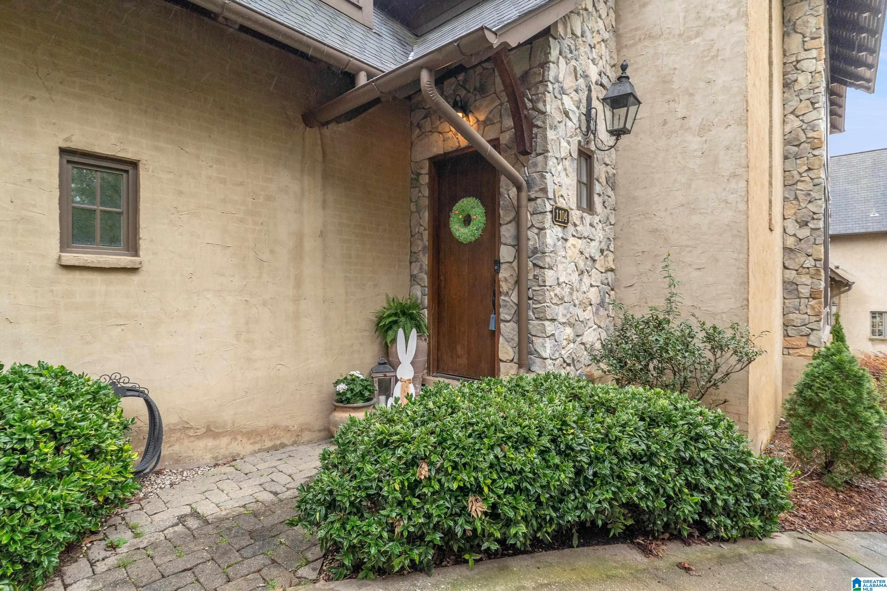 1104 HOLLYWOOD MANOR CIRCLE