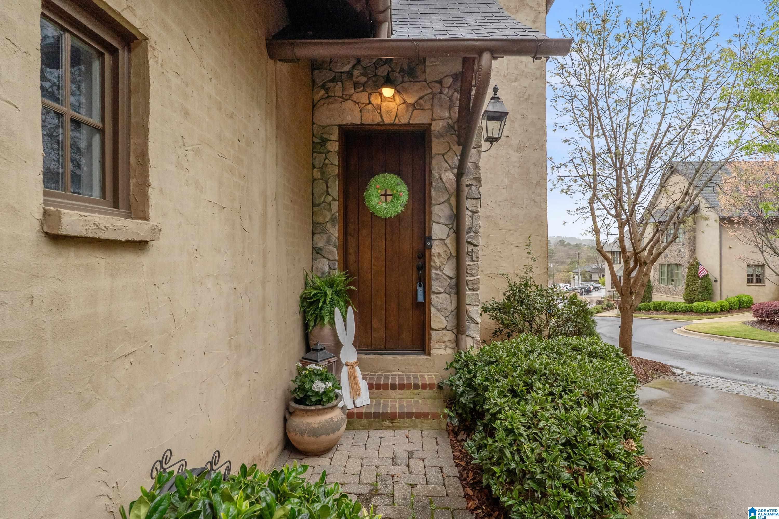 1104 HOLLYWOOD MANOR CIRCLE