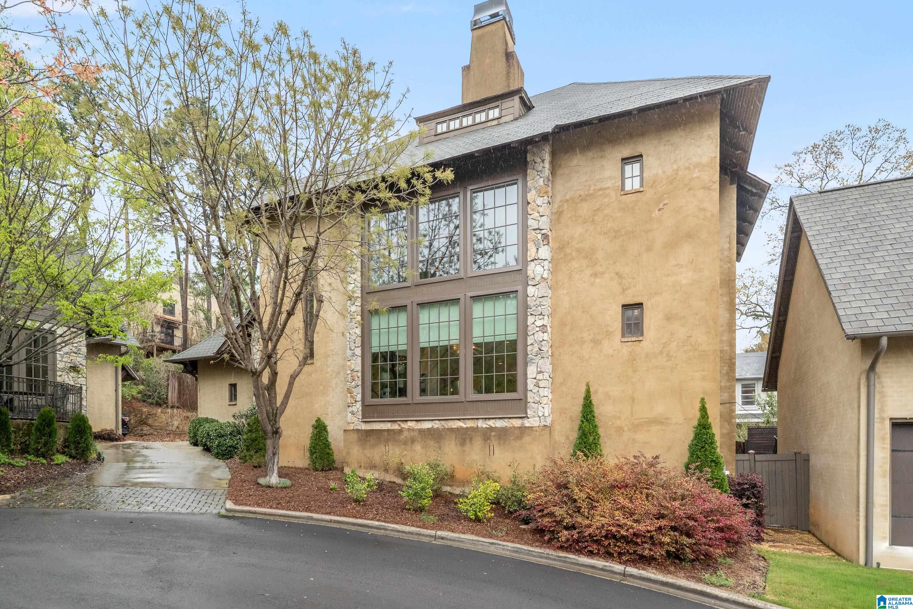 1104 HOLLYWOOD MANOR CIRCLE